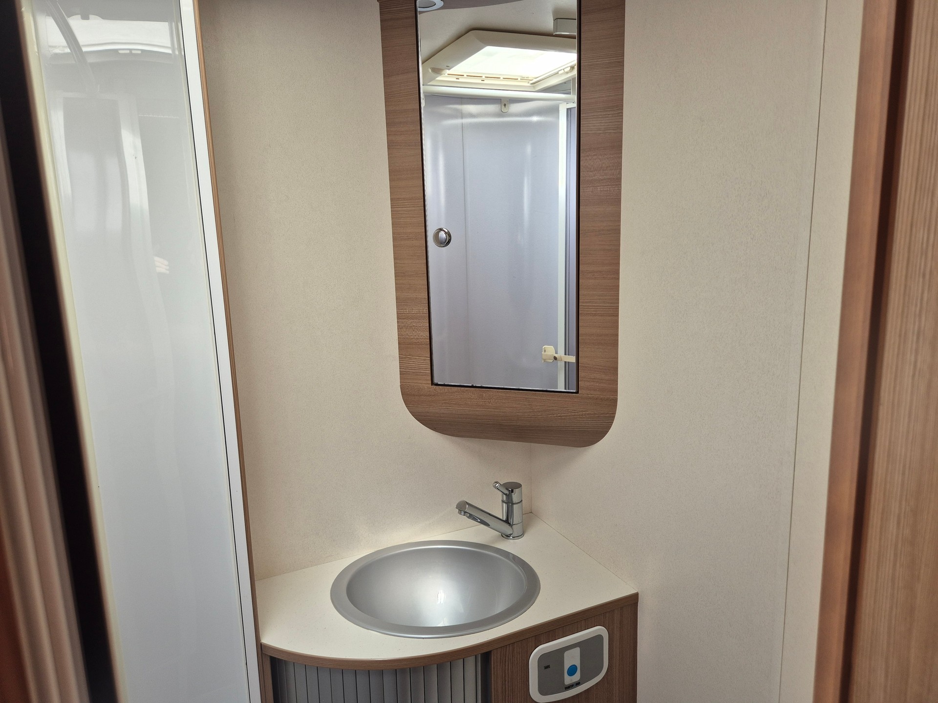 ADRIA Axess M680 SP-image-10