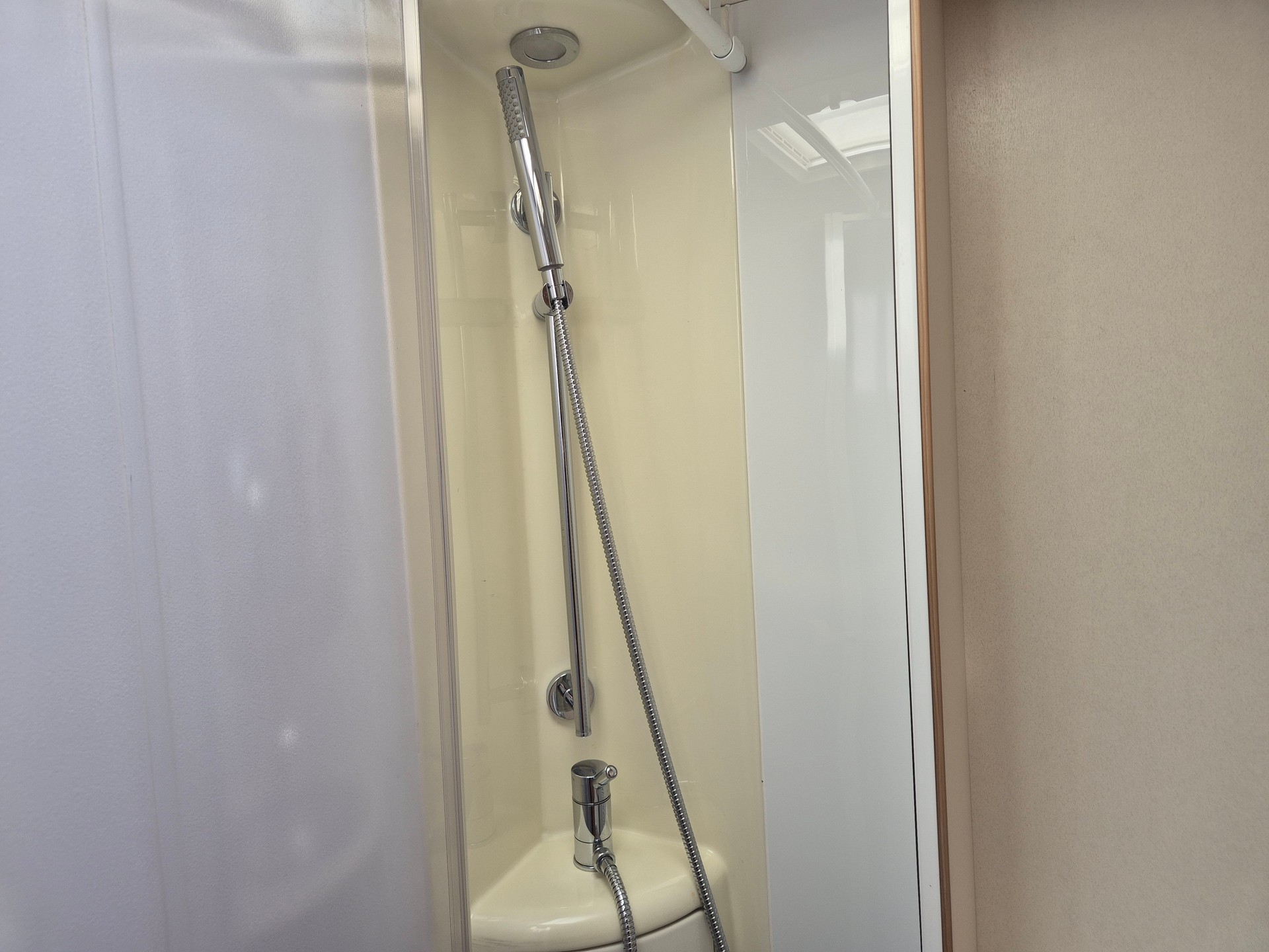 ADRIA Axess M680 SP-image-9