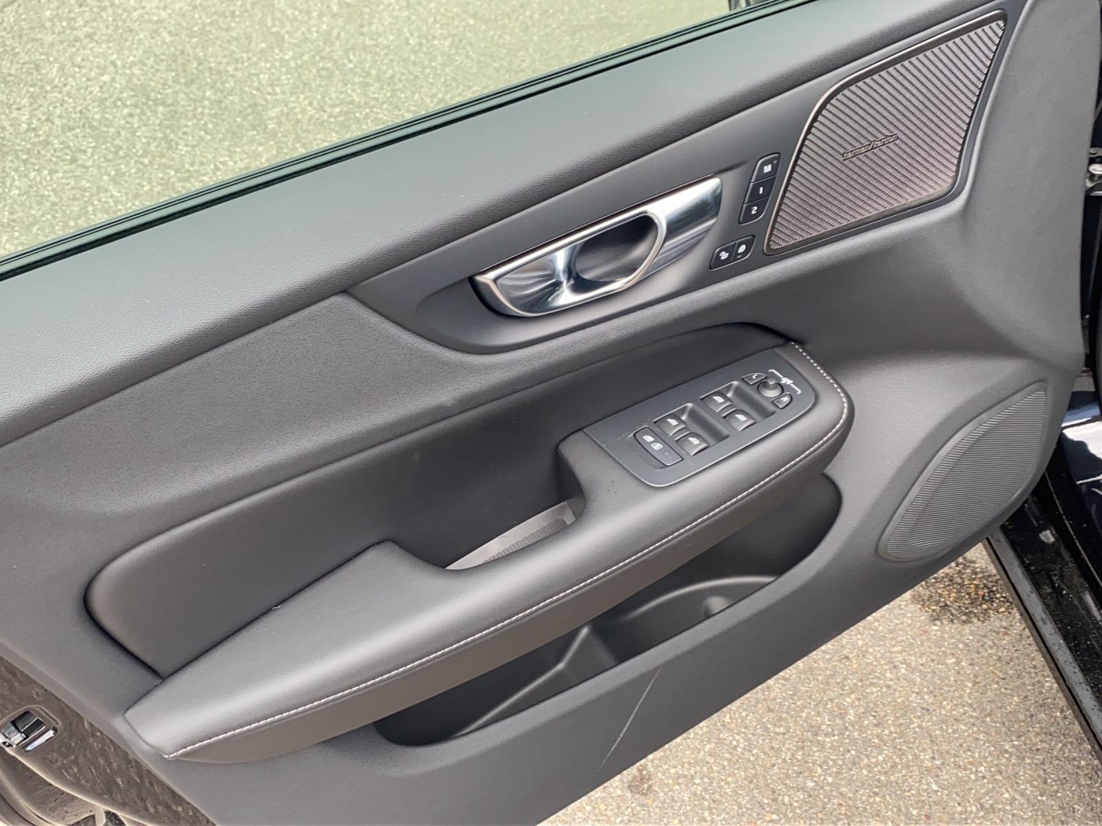 VOLVO V60 2.0 T6 TE Plus Dark eAWD-image-12