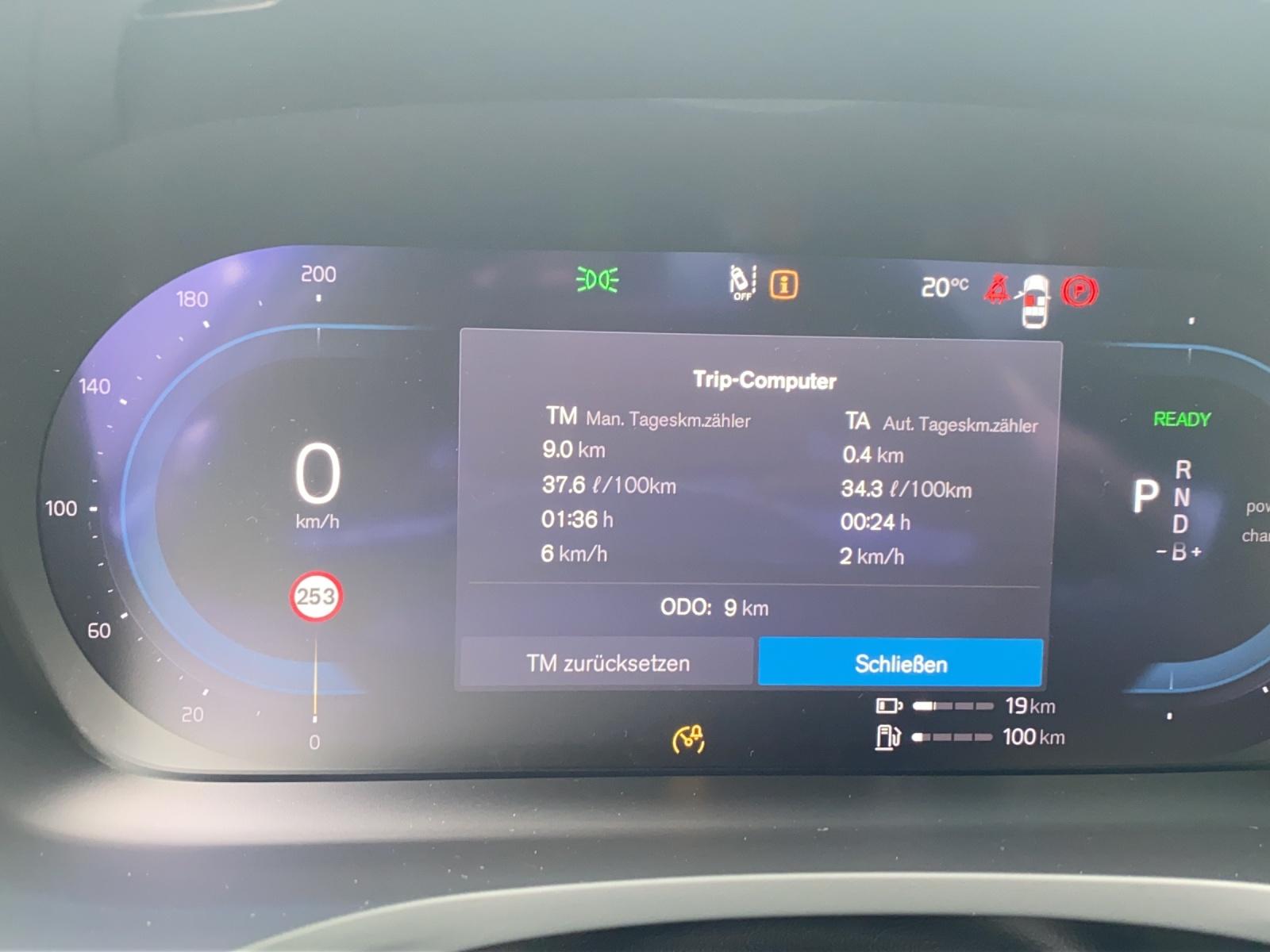 VOLVO V60 2.0 T6 TE Plus Dark eAWD-image-17