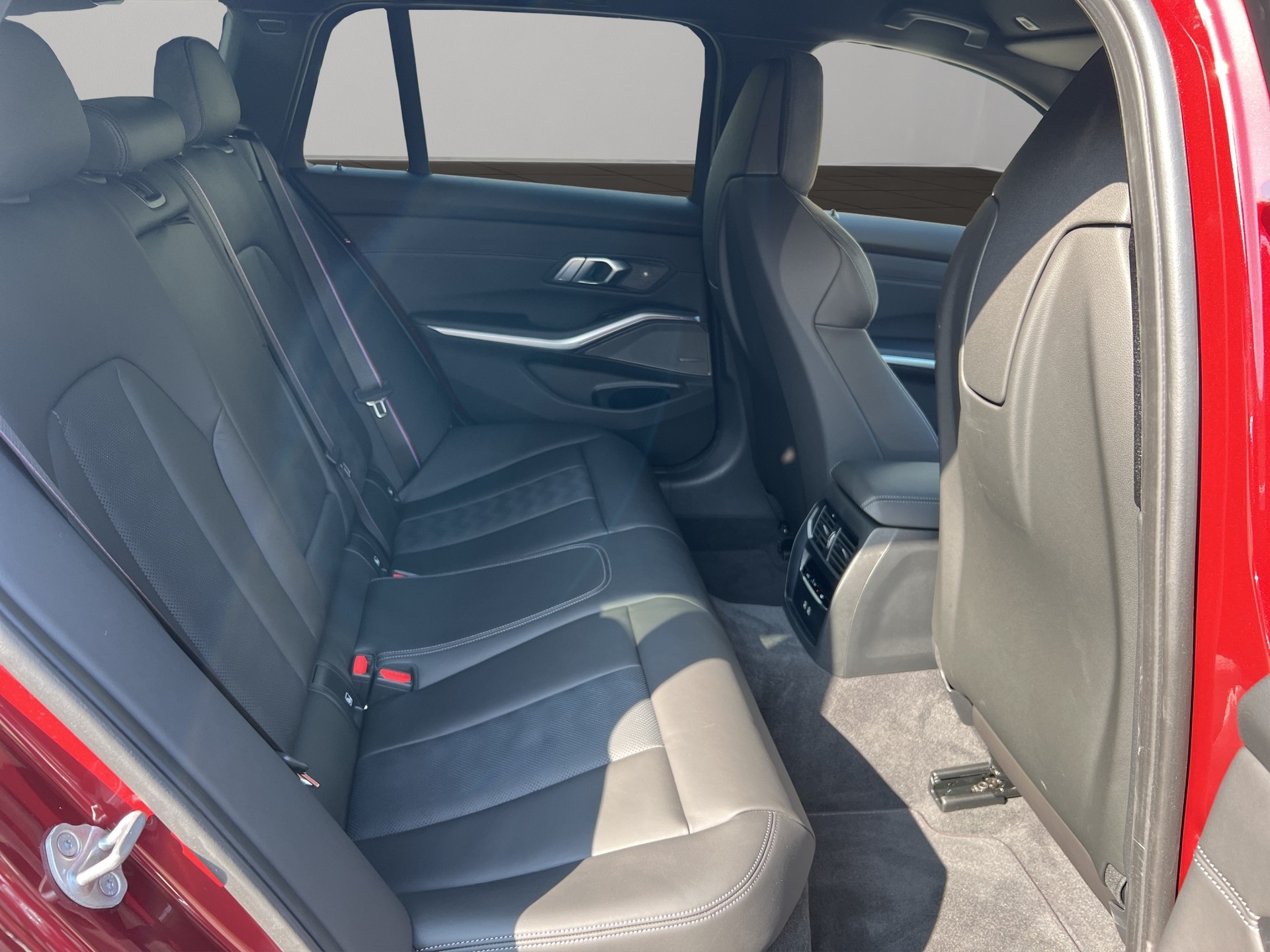 BMW M3 Touring xDrive Competition M-image-16