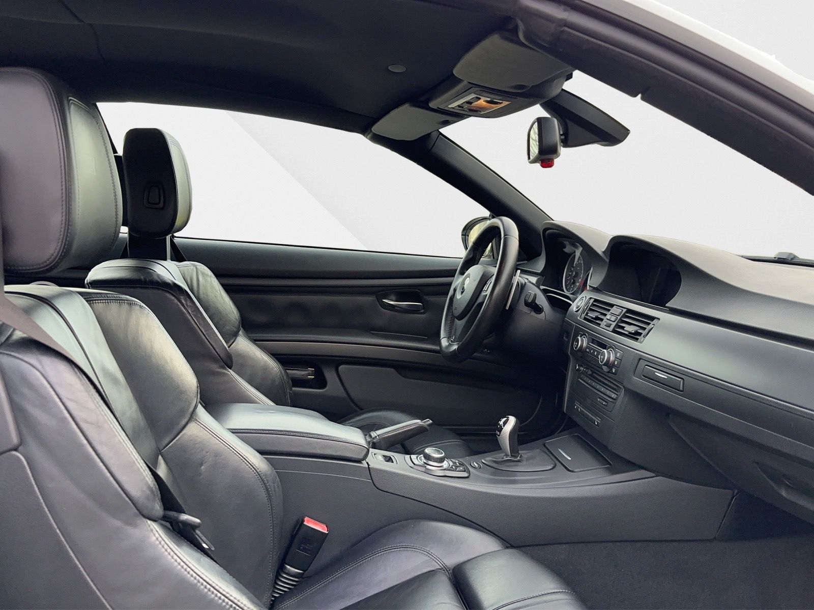 BMW M3 Cabriolet DSG-image-15
