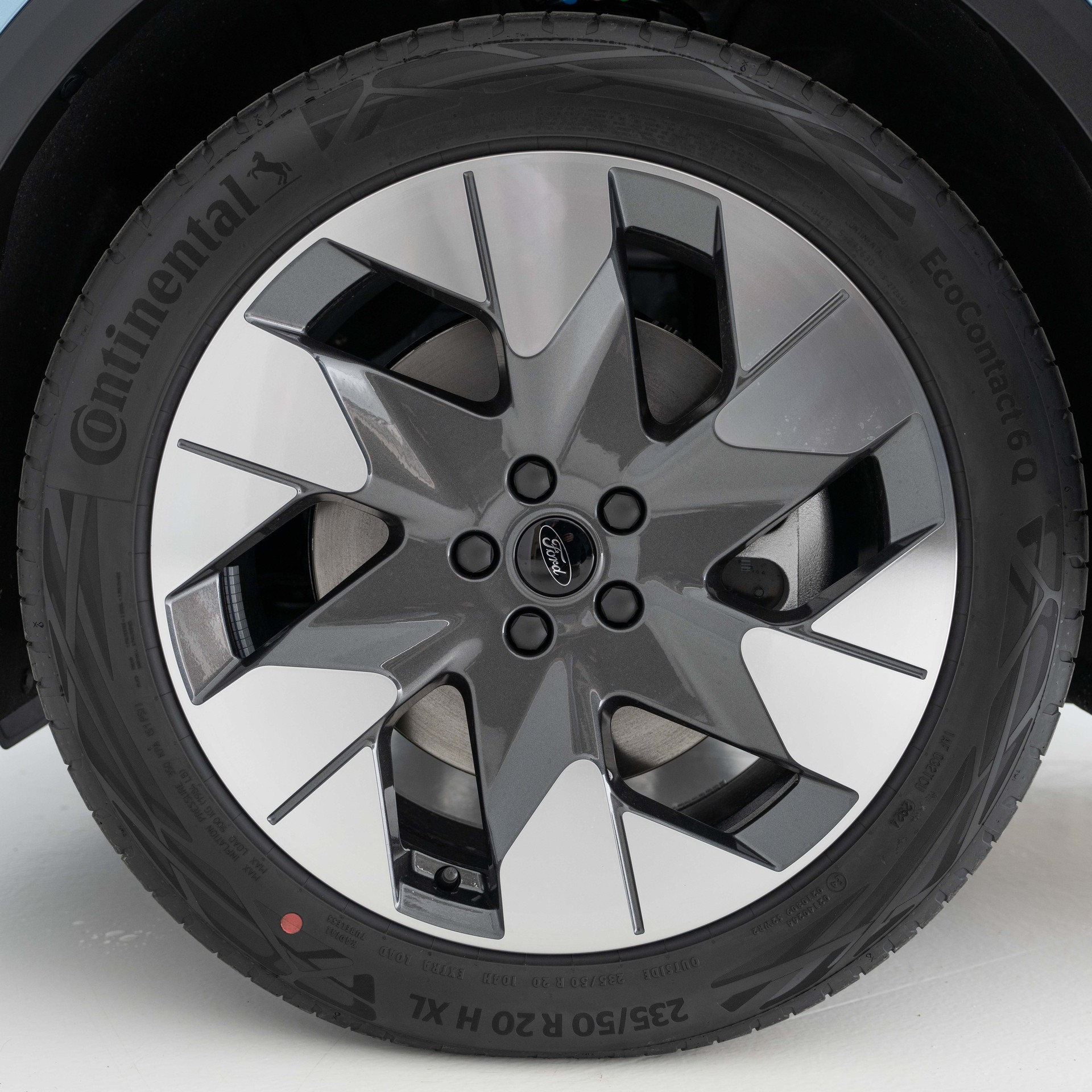 FORD Explorer Extended Range Premium AWD-image-24