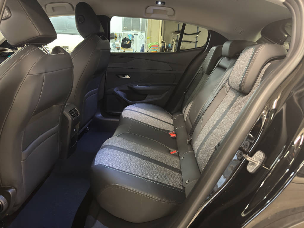 PEUGEOT 408 1.2 PureTech Allure Pack-image-7