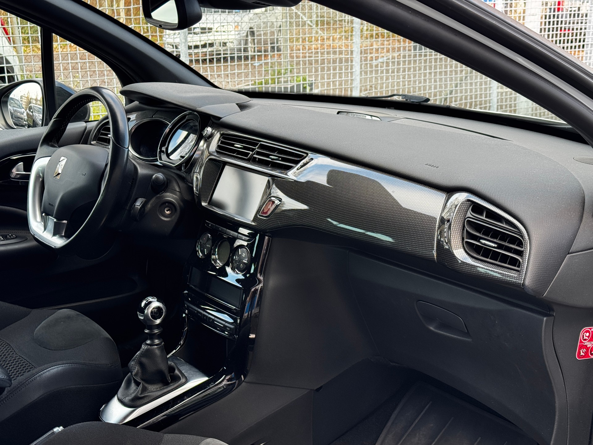 DS AUTOMOBILES DS 3 1.6 BlueHDi Sport Chic-image-6