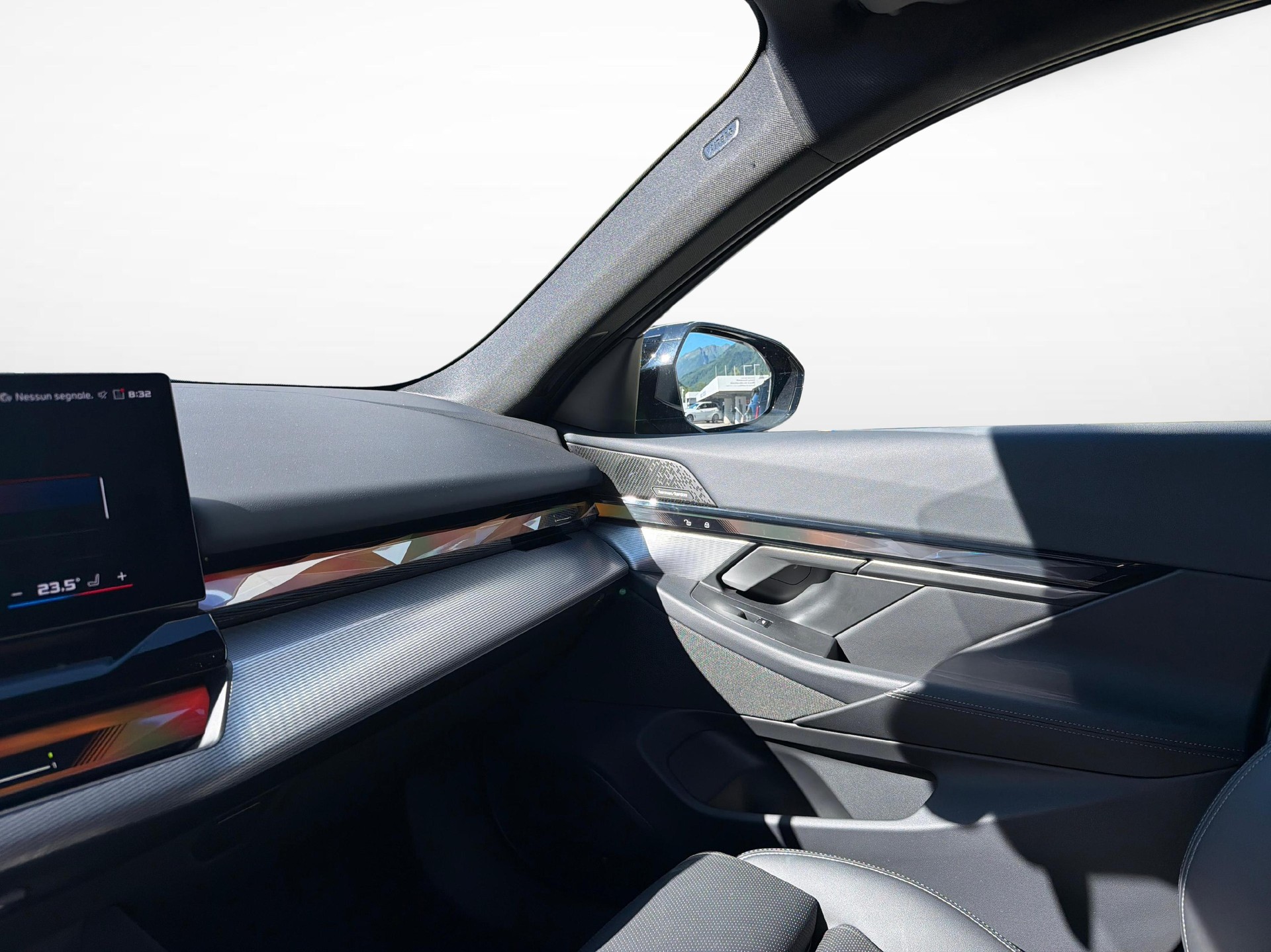 BMW i5 M60 xDrive-image-16