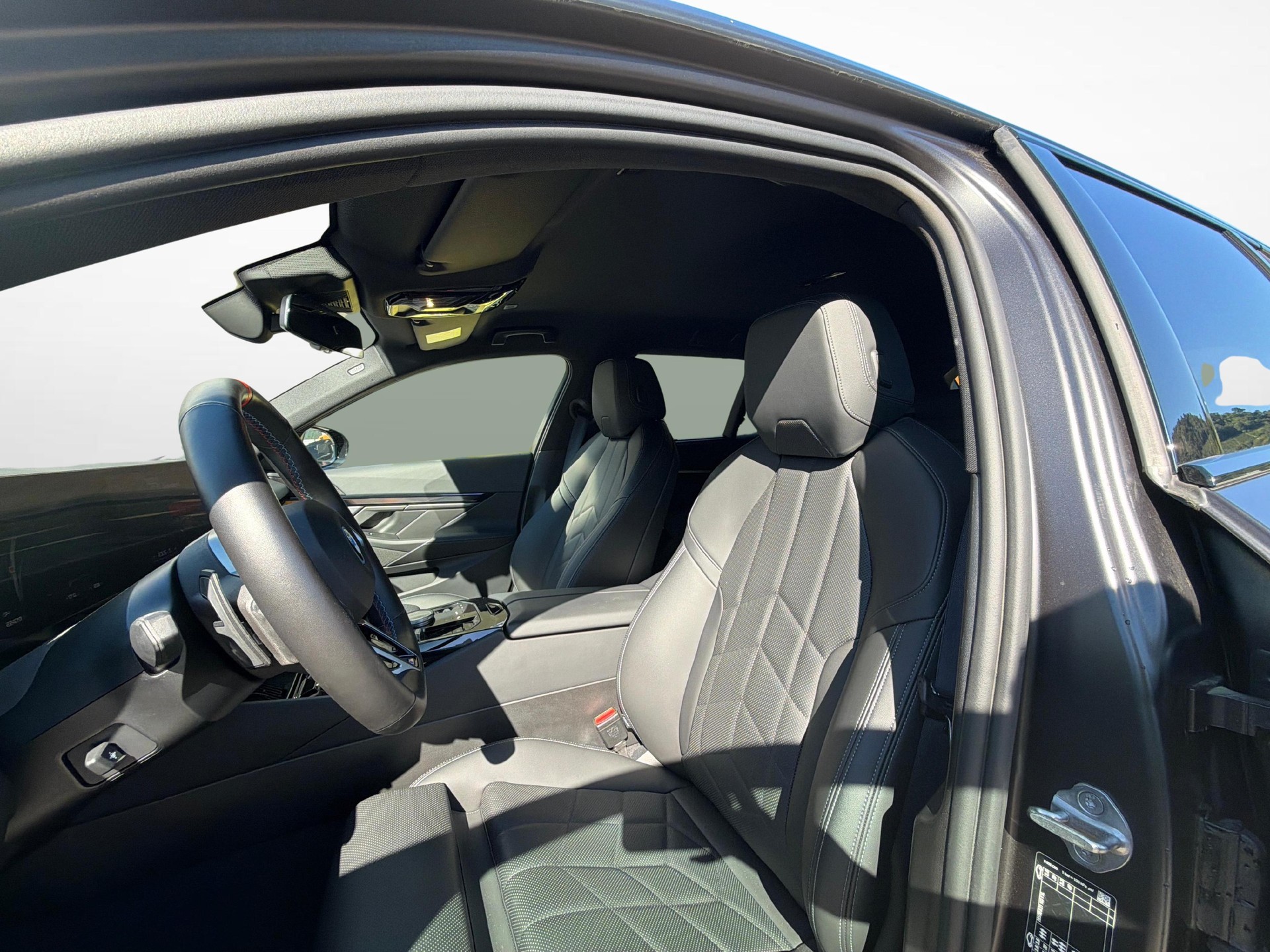 BMW i5 M60 xDrive-image-10
