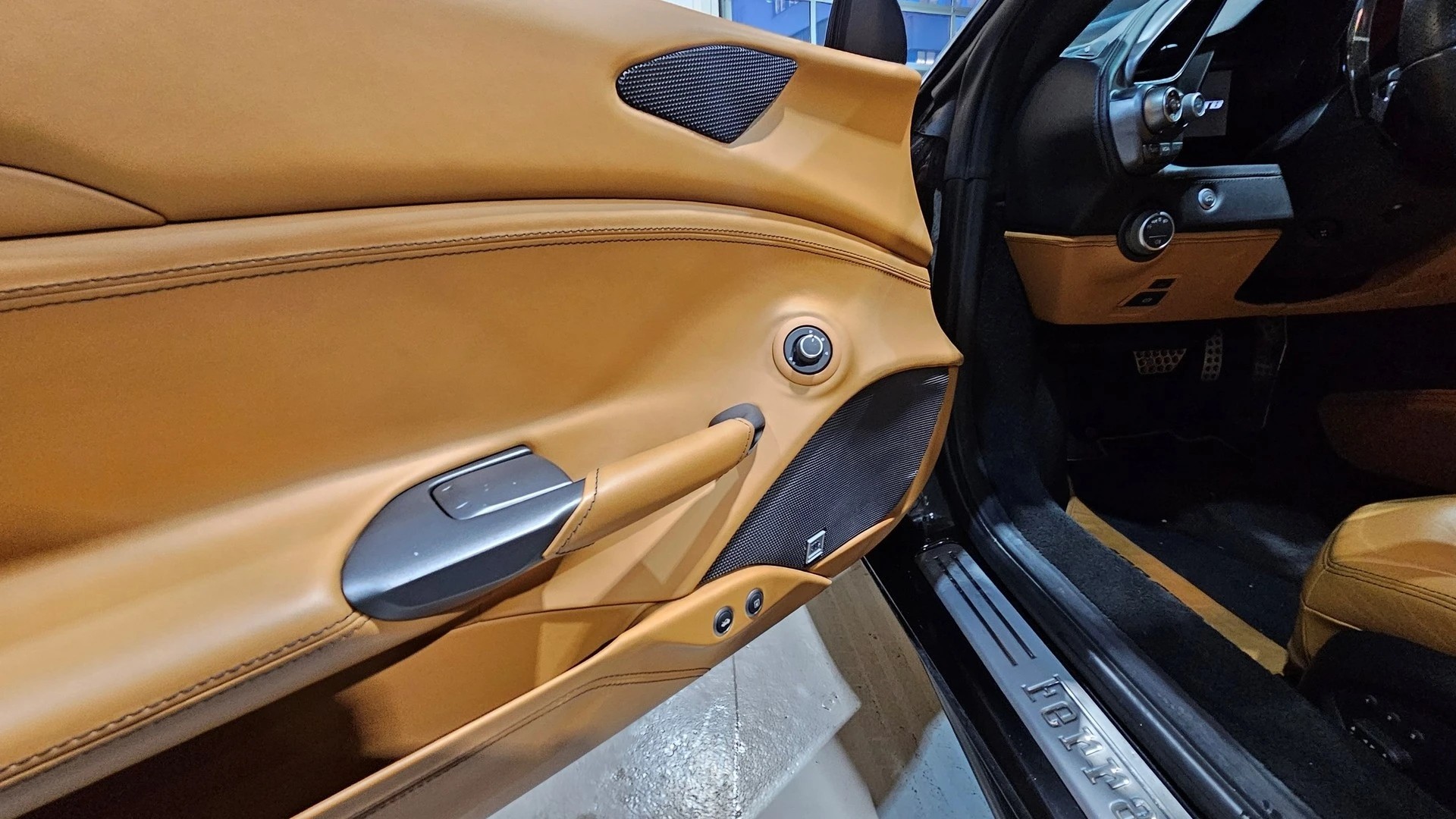FERRARI 488 GTB 3.9 Turbo *CH-FAHRZEUG*-image-11