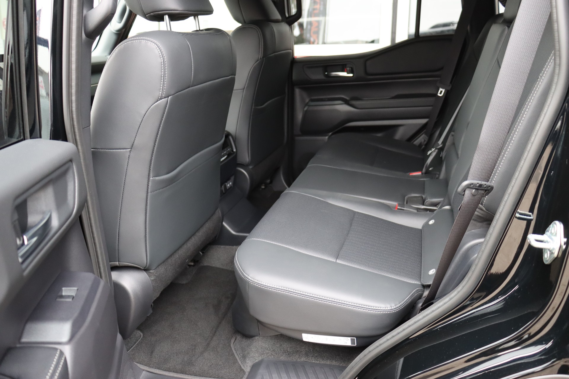 TOYOTA Land Cruiser 2.8TD 48V Style-image-24