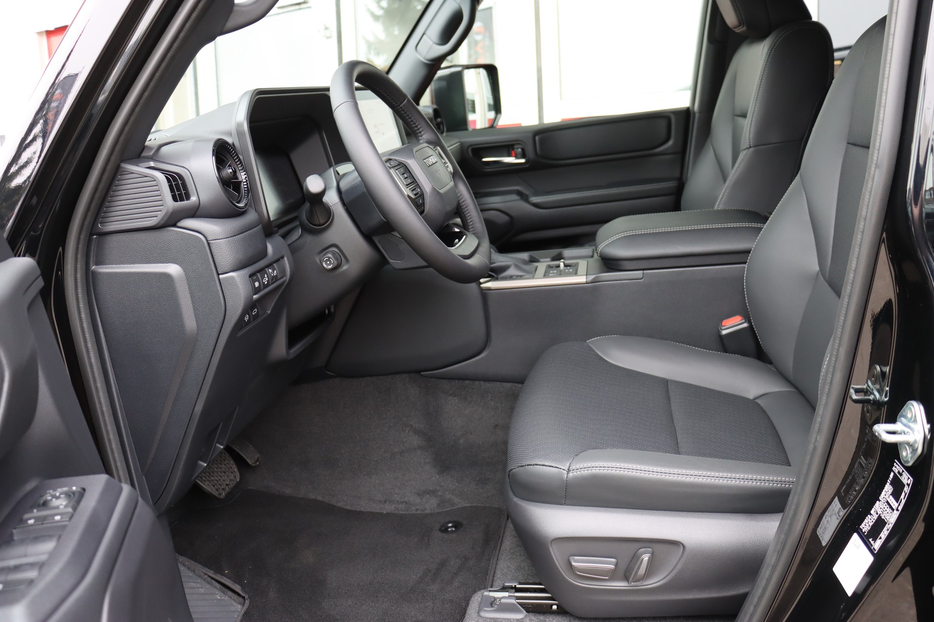 TOYOTA Land Cruiser 2.8TD 48V Style-image-23