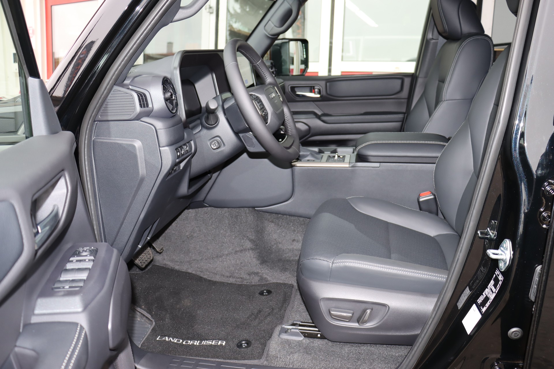 TOYOTA Land Cruiser 2.8TD 48V Style-image-11