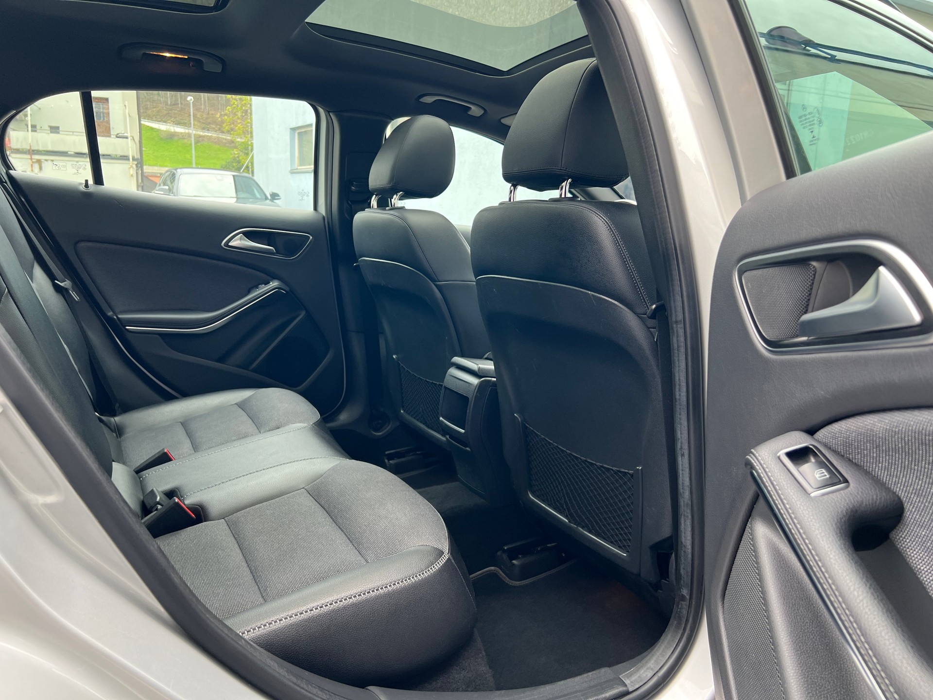MERCEDES-BENZ GLA 200 CDI Swiss Star Edition 4Matic 7G-DCT-image-24