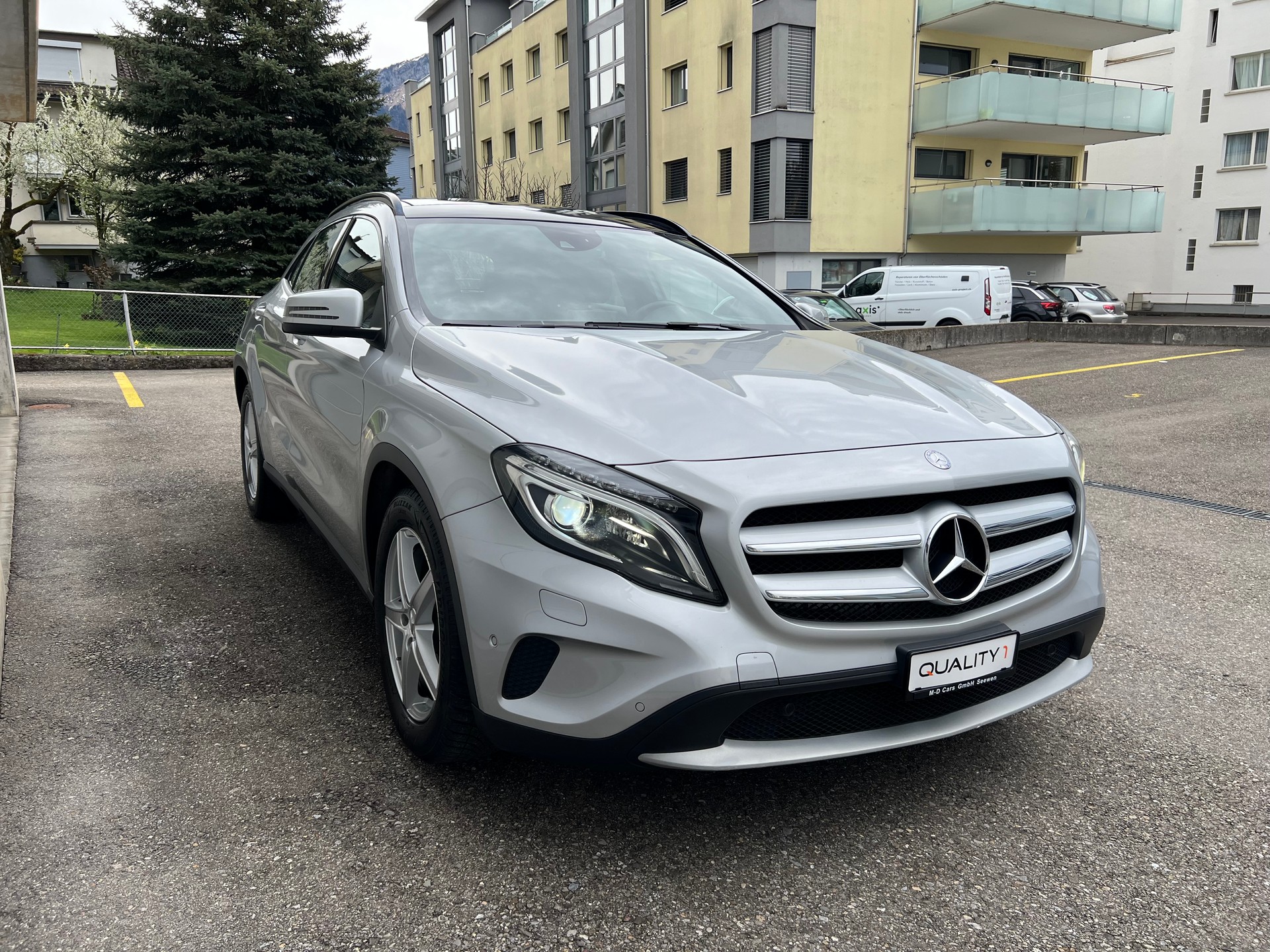 MERCEDES-BENZ GLA 200 CDI Swiss Star Edition 4Matic 7G-DCT-showroom-element-2