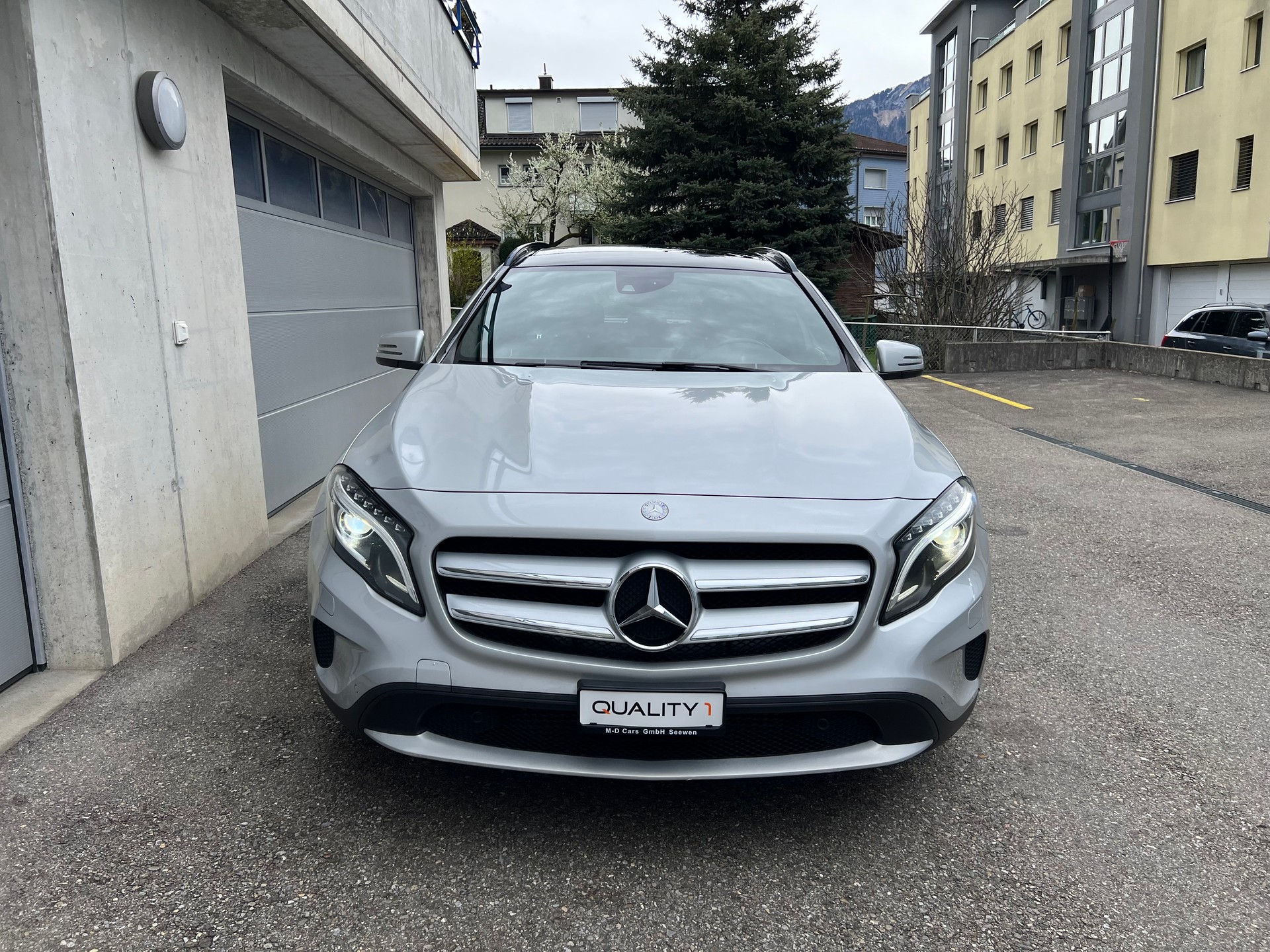 MERCEDES-BENZ GLA 200 CDI Swiss Star Edition 4Matic 7G-DCT-showroom-element-1
