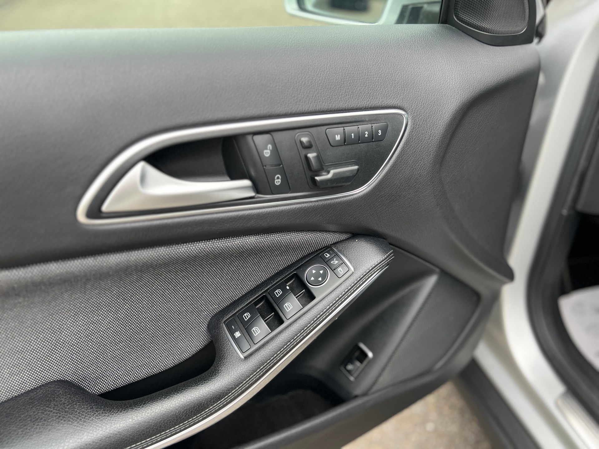 MERCEDES-BENZ GLA 200 CDI Swiss Star Edition 4Matic 7G-DCT-image-21