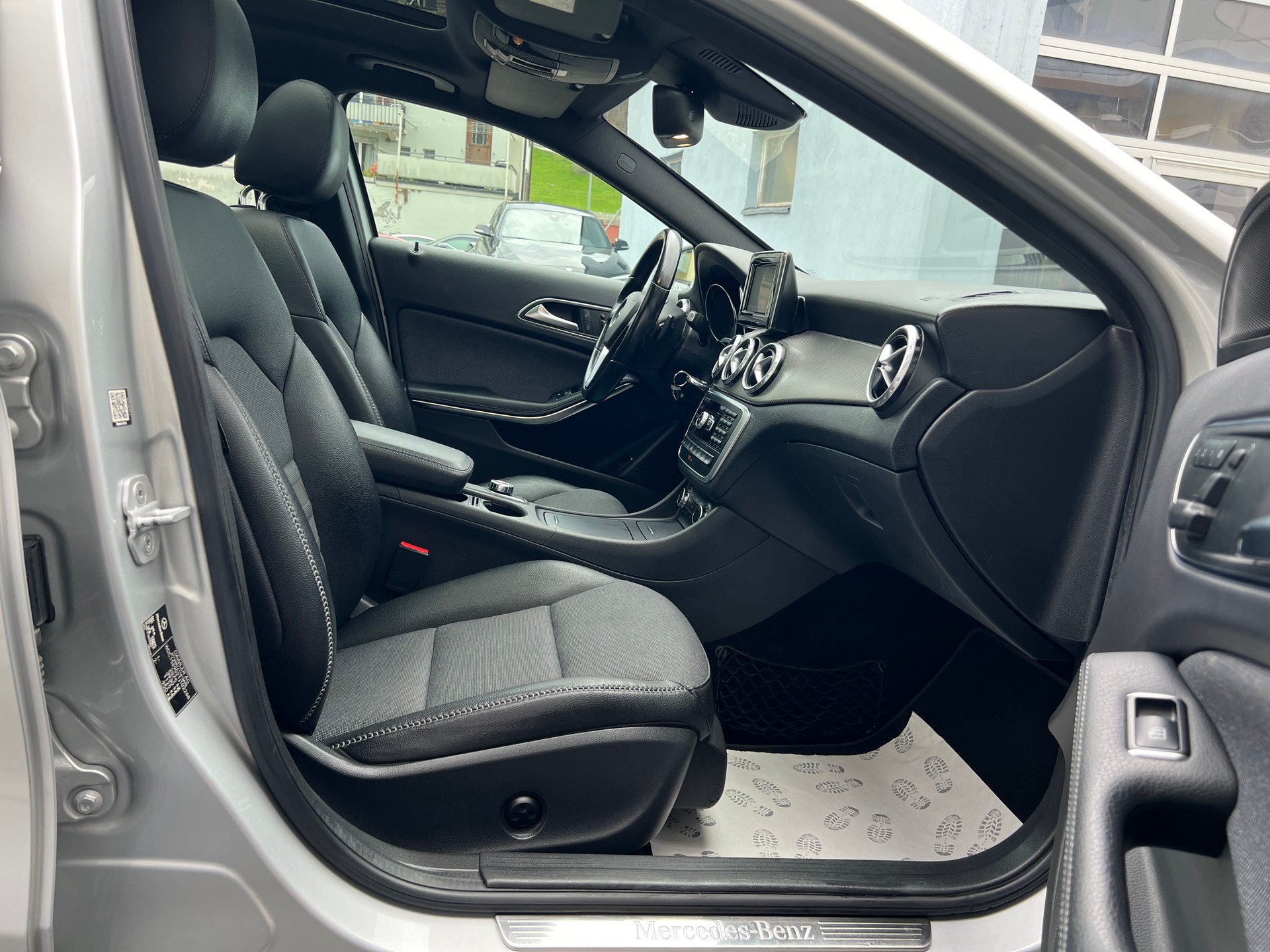 MERCEDES-BENZ GLA 200 CDI Swiss Star Edition 4Matic 7G-DCT-image-11