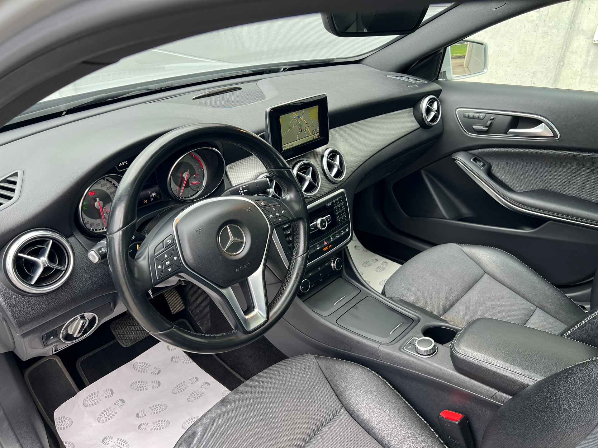 MERCEDES-BENZ GLA 200 CDI Swiss Star Edition 4Matic 7G-DCT-image-8