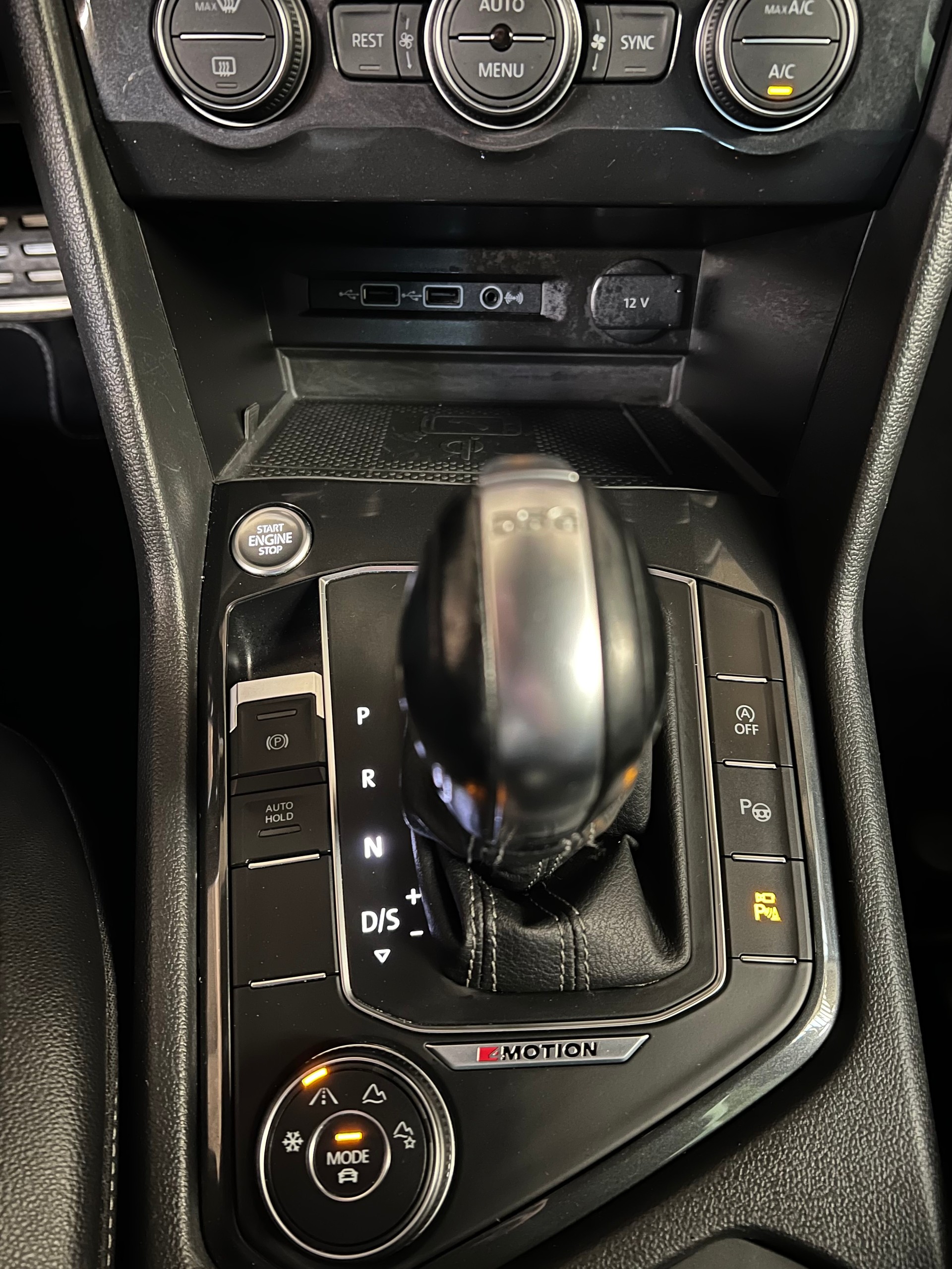VW Tiguan 2.0TSI Highline 4Motion ***** R-Line Paket ***** DSG-image-8
