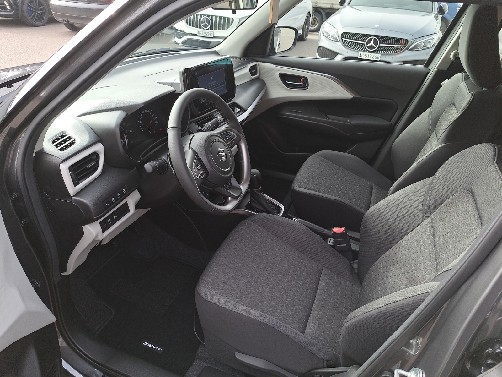 SUZUKI Swift 1.2 Sakura Top Hybrid-image-17