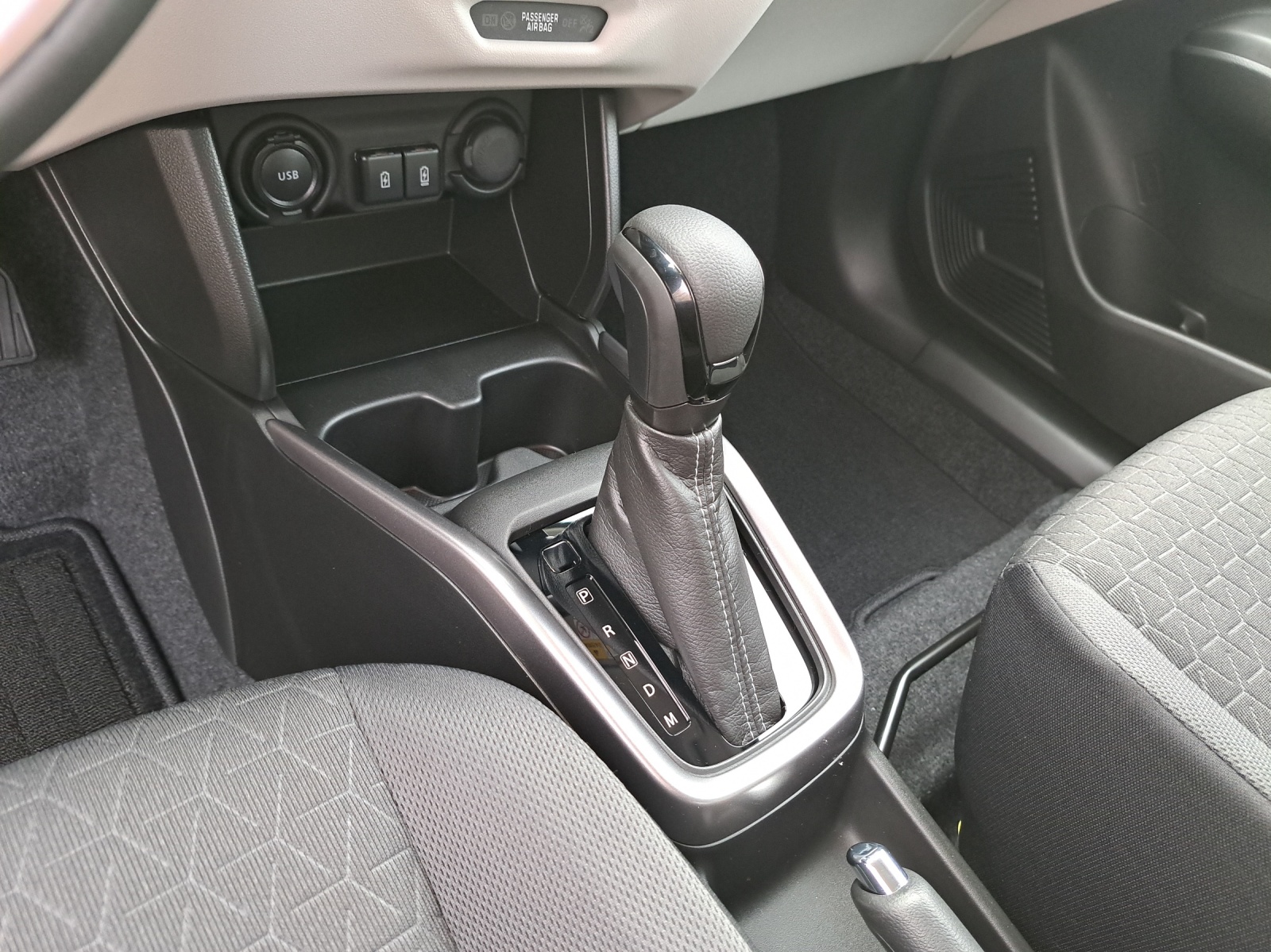 SUZUKI Swift 1.2 Sakura Top Hybrid-image-12