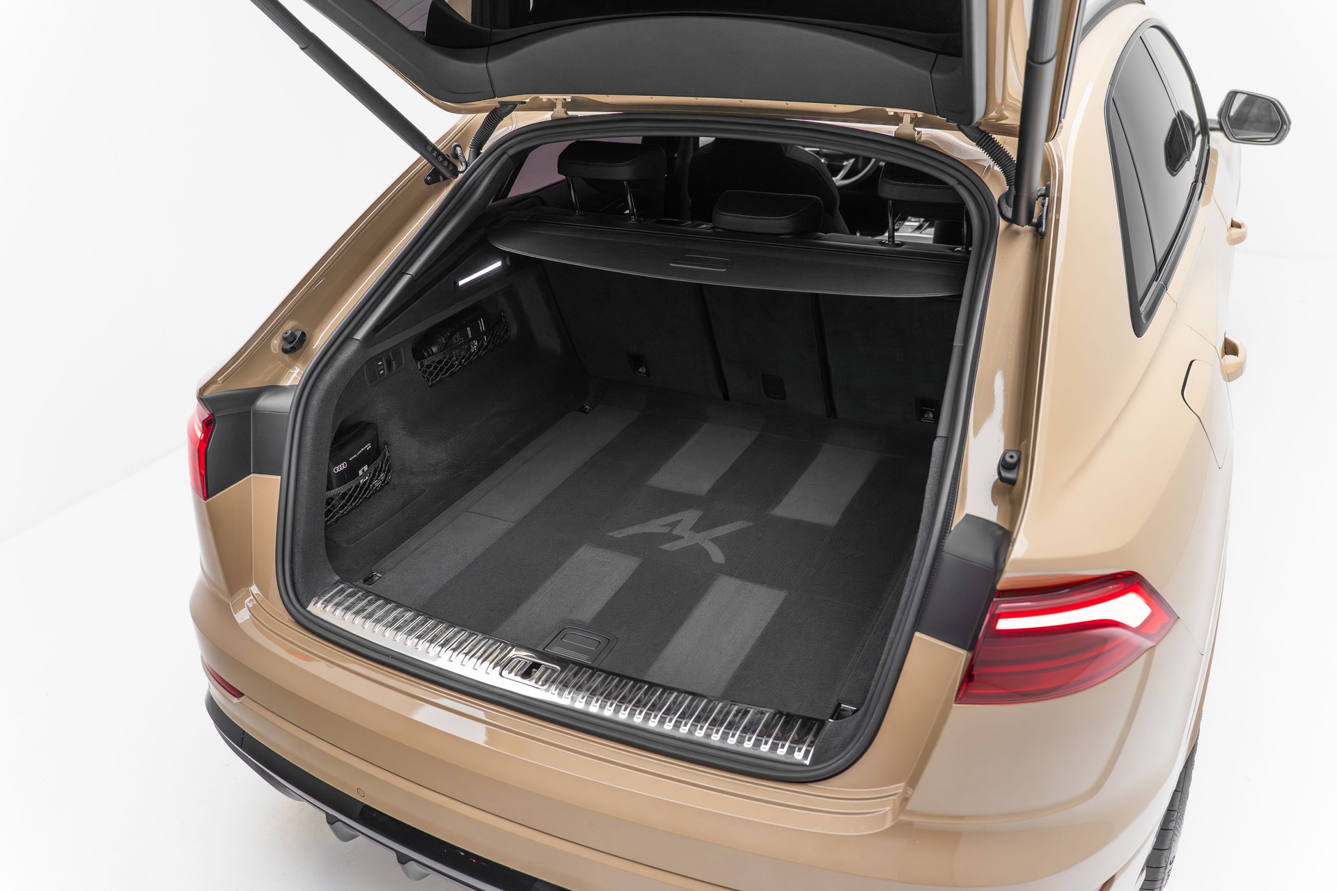 AUDI SQ8 SUV TFSI quattro tiptronic - AUDI Exclusive-image-13