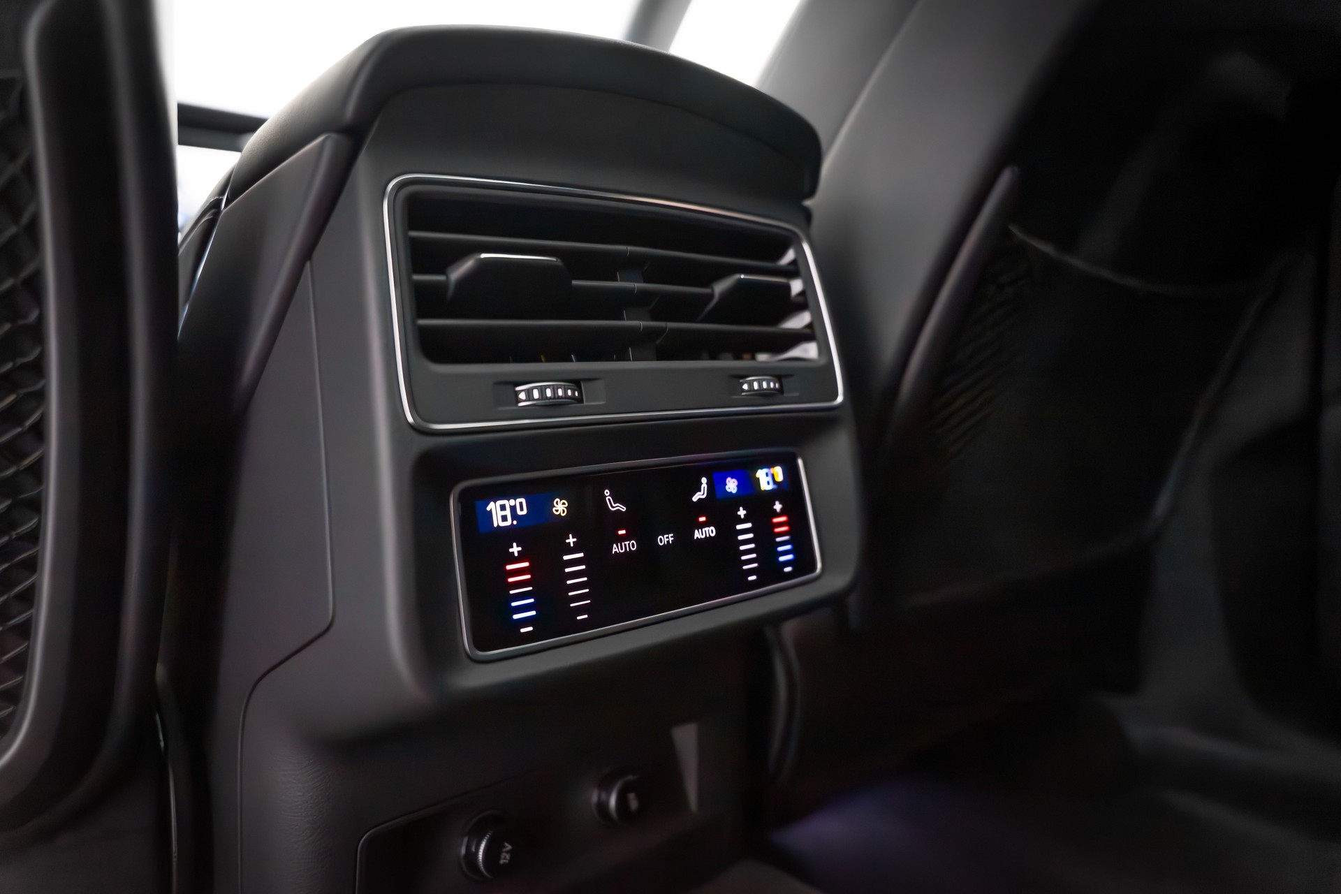 AUDI SQ8 SUV TFSI quattro tiptronic - AUDI Exclusive-image-25