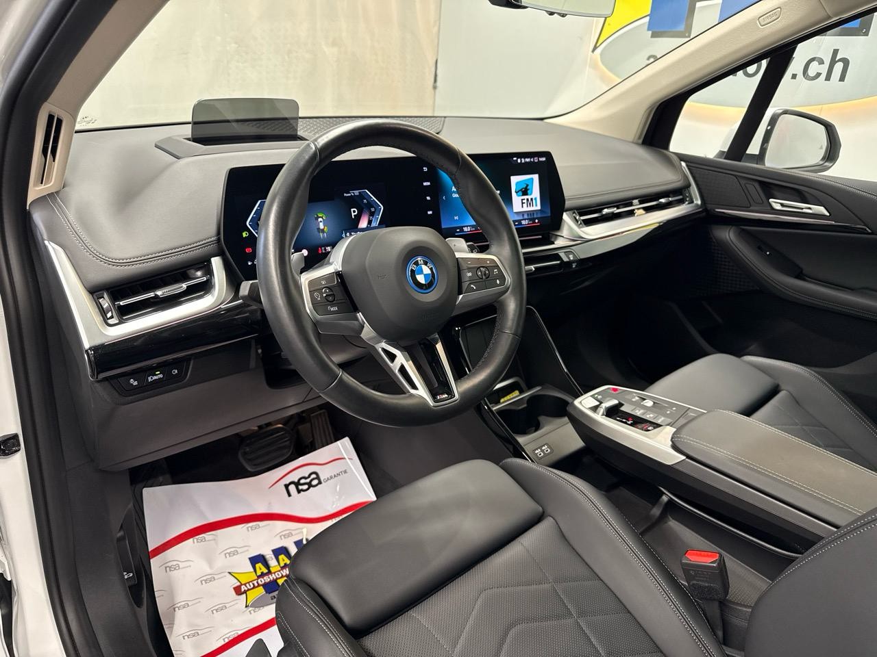 BMW 225e xDrive Active Tourer Luxury Line-showroom-element-2