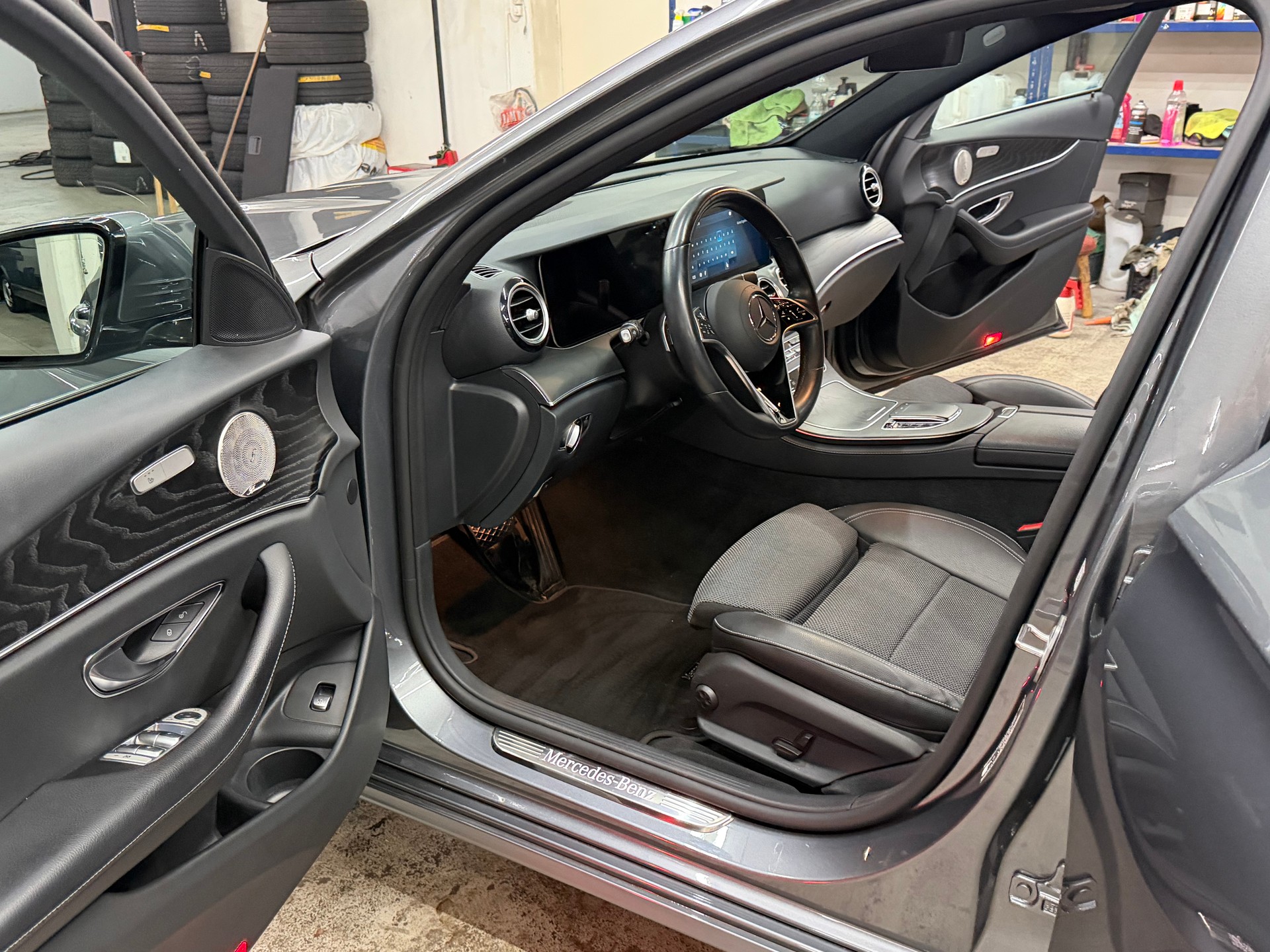MERCEDES-BENZ E 220 d T 4Matic Swiss Star 9G-Tronic-image-9