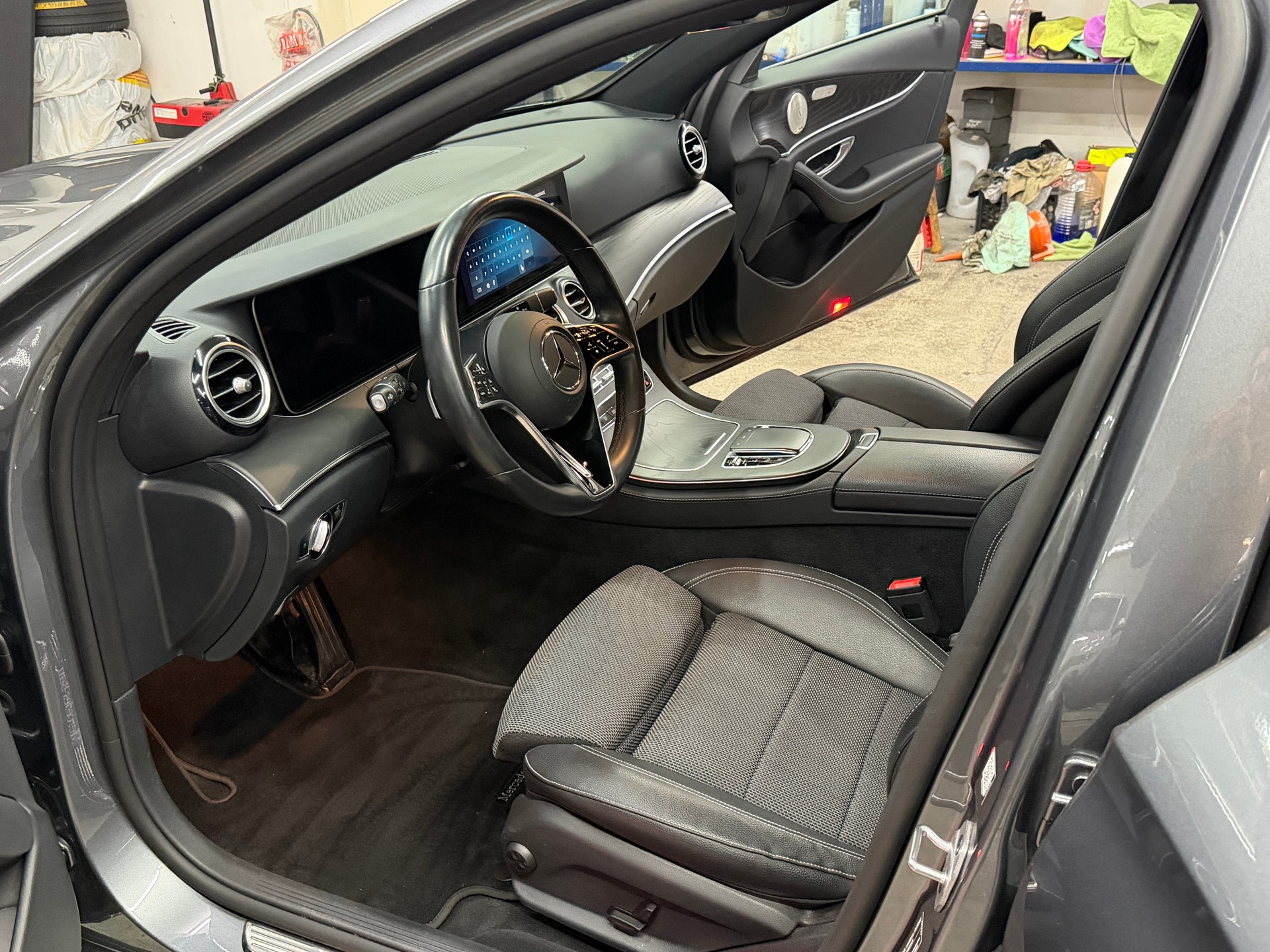 MERCEDES-BENZ E 220 d T 4Matic Swiss Star 9G-Tronic-image-5