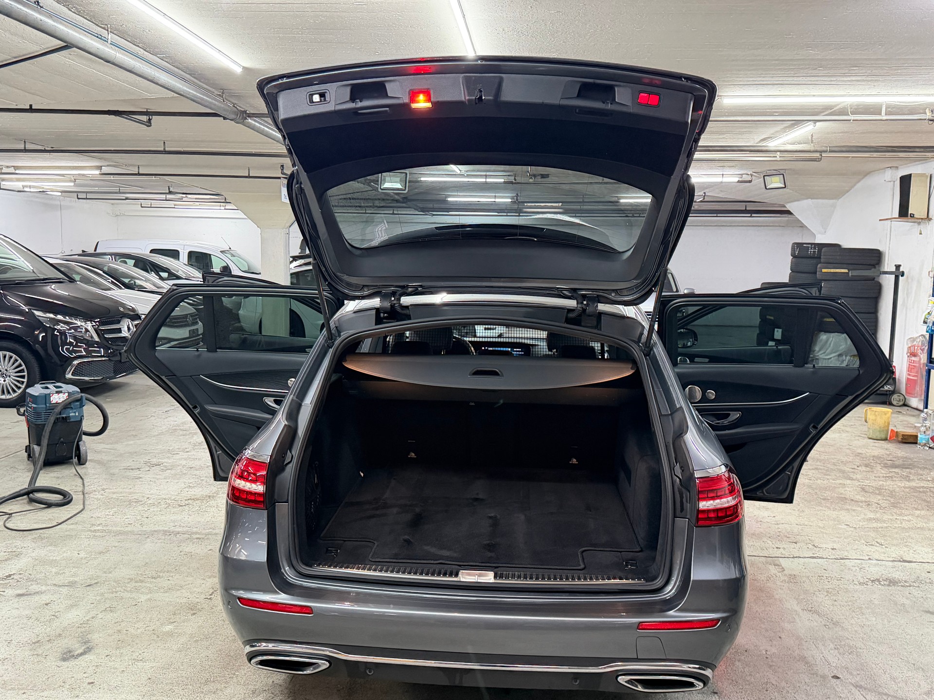 MERCEDES-BENZ E 220 d T 4Matic Swiss Star 9G-Tronic-image-10