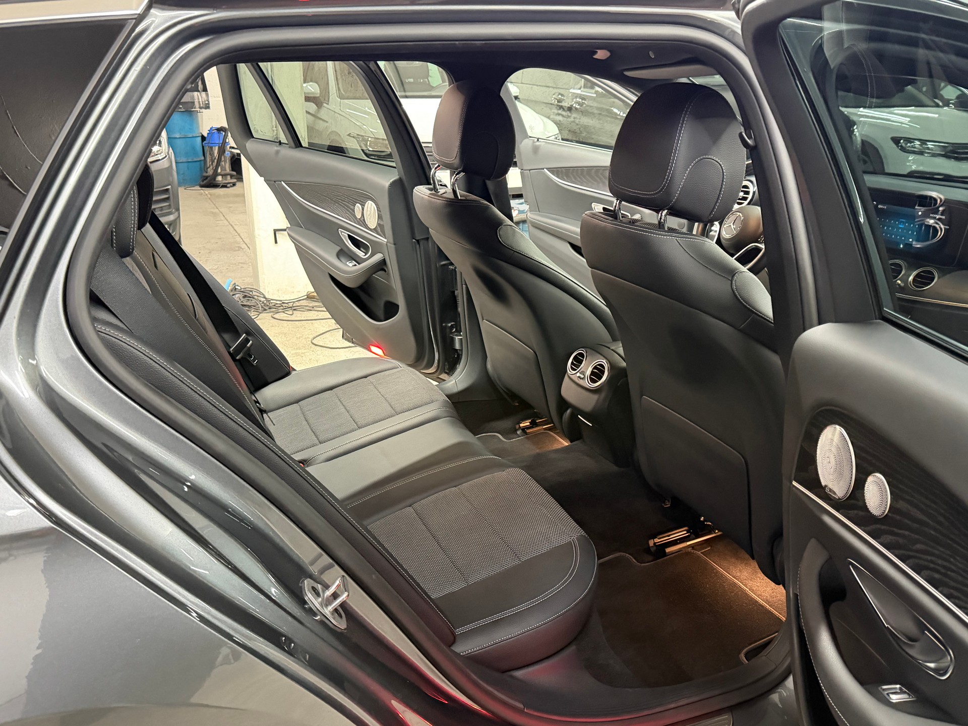 MERCEDES-BENZ E 220 d T 4Matic Swiss Star 9G-Tronic-image-11