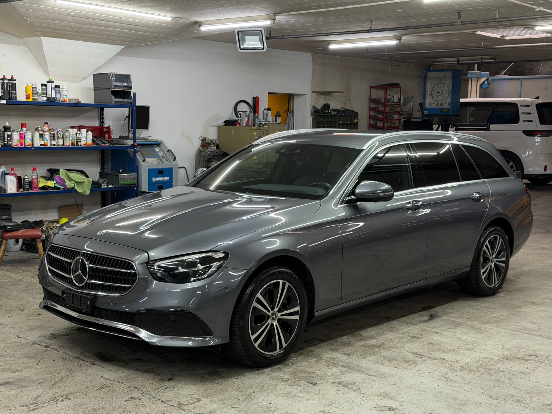 MERCEDES-BENZ E 220 d T 4Matic Swiss Star 9G-Tronic-image-15