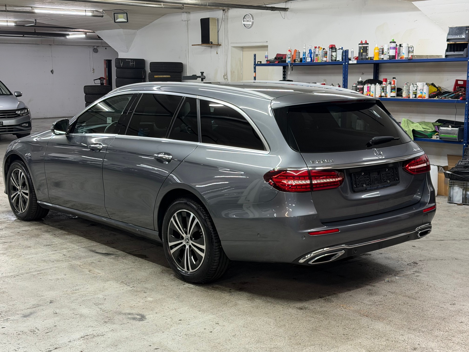 MERCEDES-BENZ E 220 d T 4Matic Swiss Star 9G-Tronic-image-2