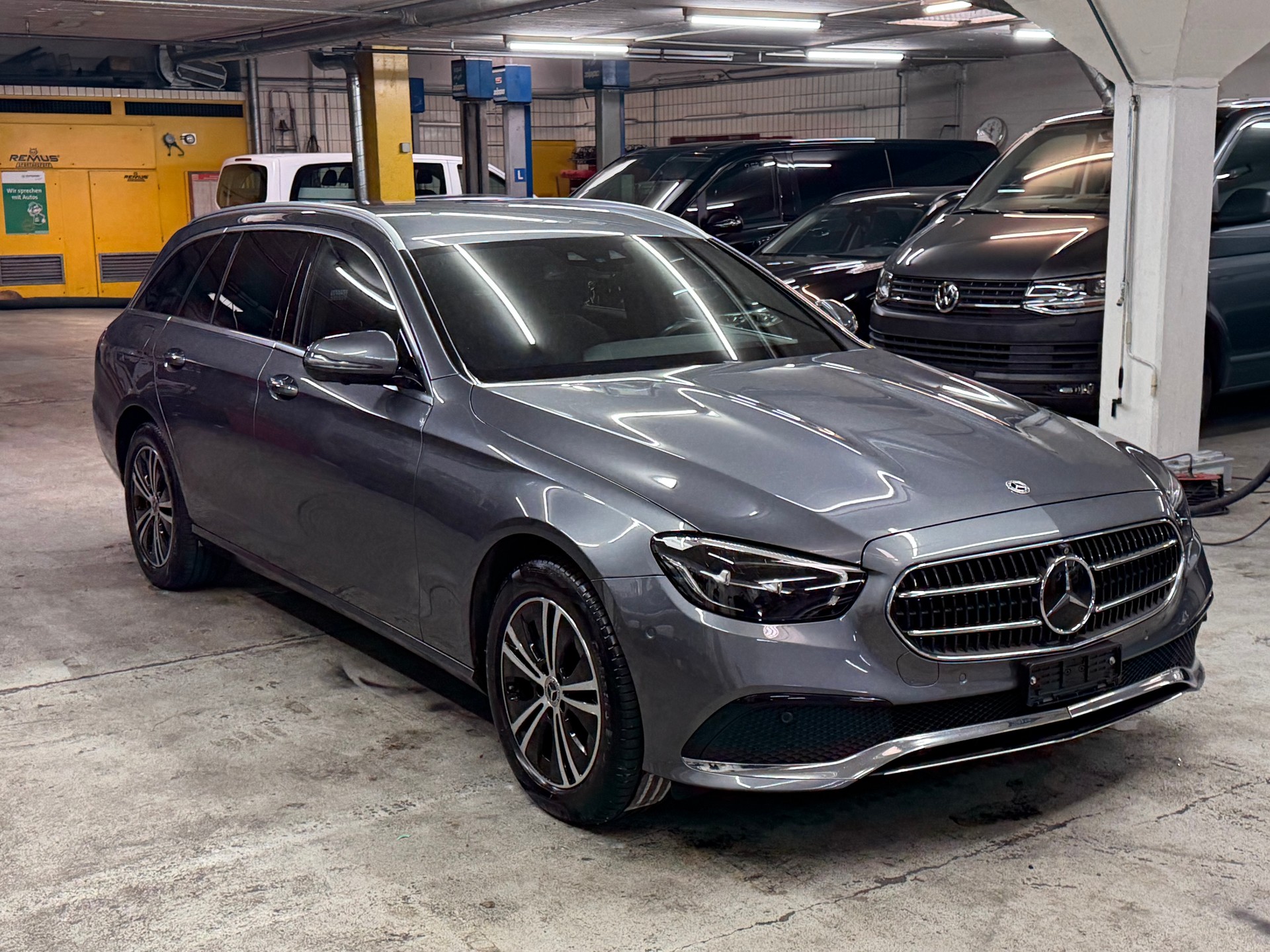 MERCEDES-BENZ E 220 d T 4Matic Swiss Star 9G-Tronic-image-3
