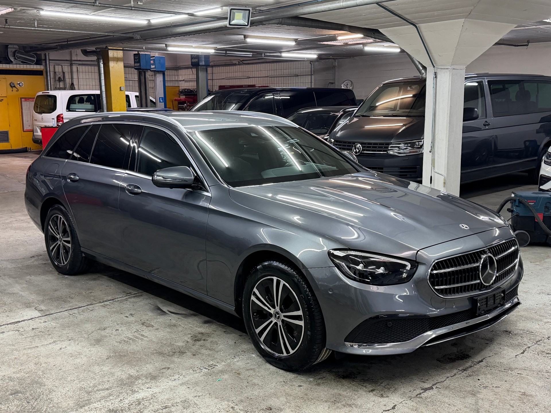 MERCEDES-BENZ E 220 d T 4Matic Swiss Star 9G-Tronic-image-1