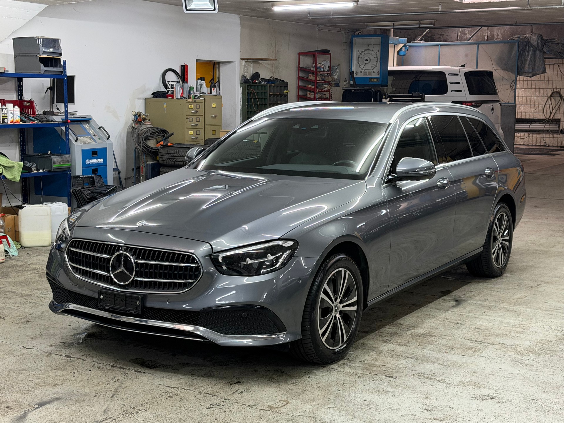 MERCEDES-BENZ E 220 d T 4Matic Swiss Star 9G-Tronic