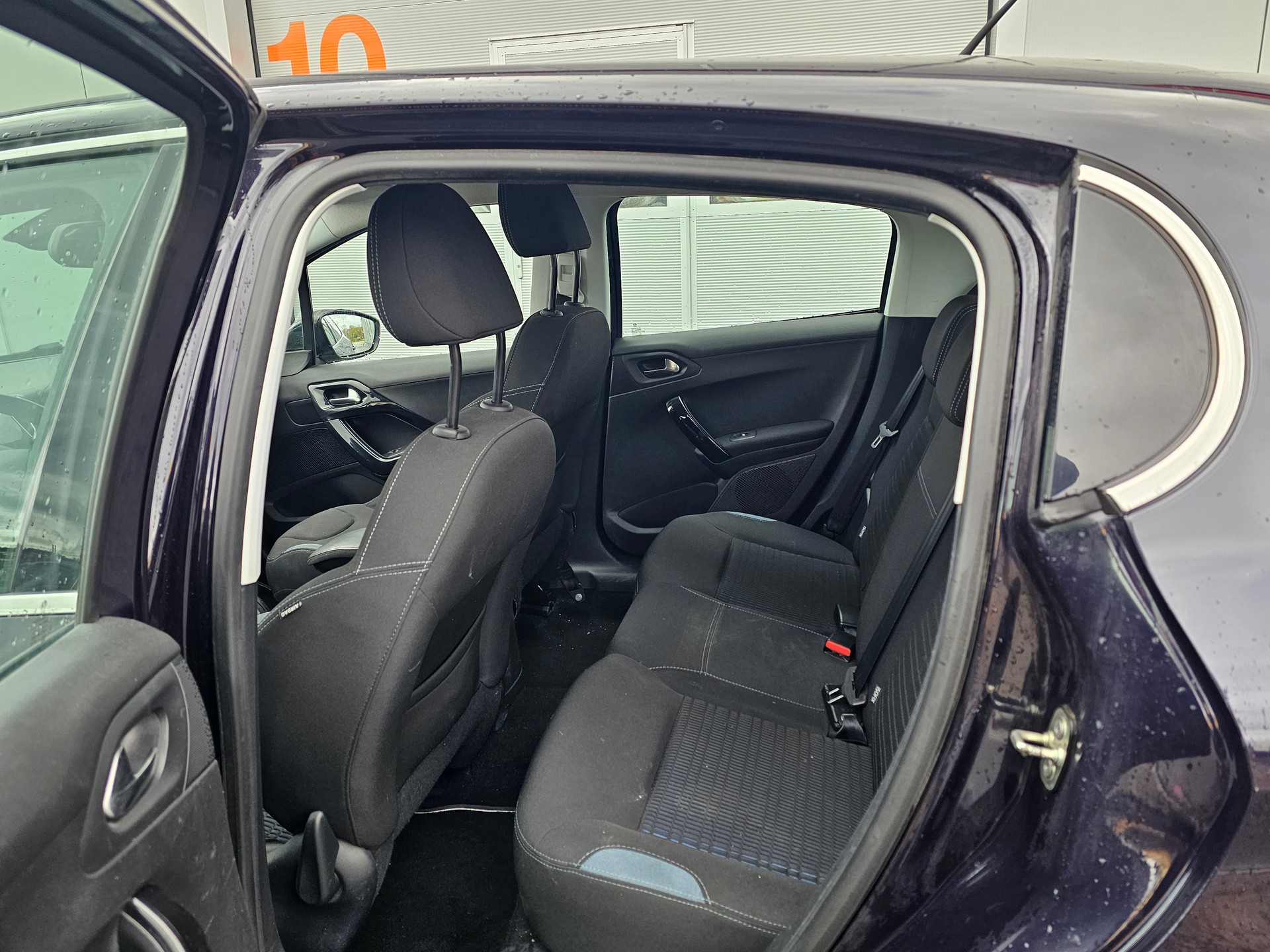 PEUGEOT 208 1.6 VTI Allure-image-10