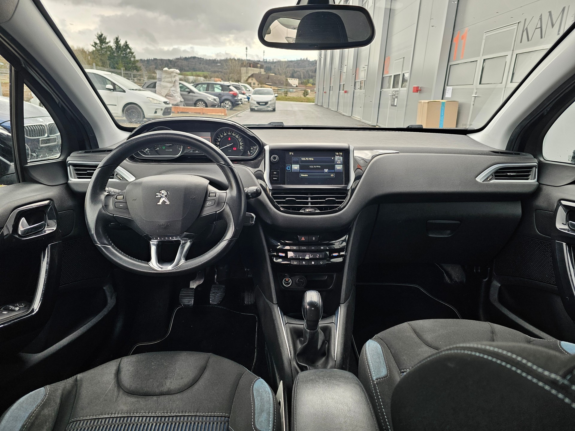 PEUGEOT 208 1.6 VTI Allure-image-7