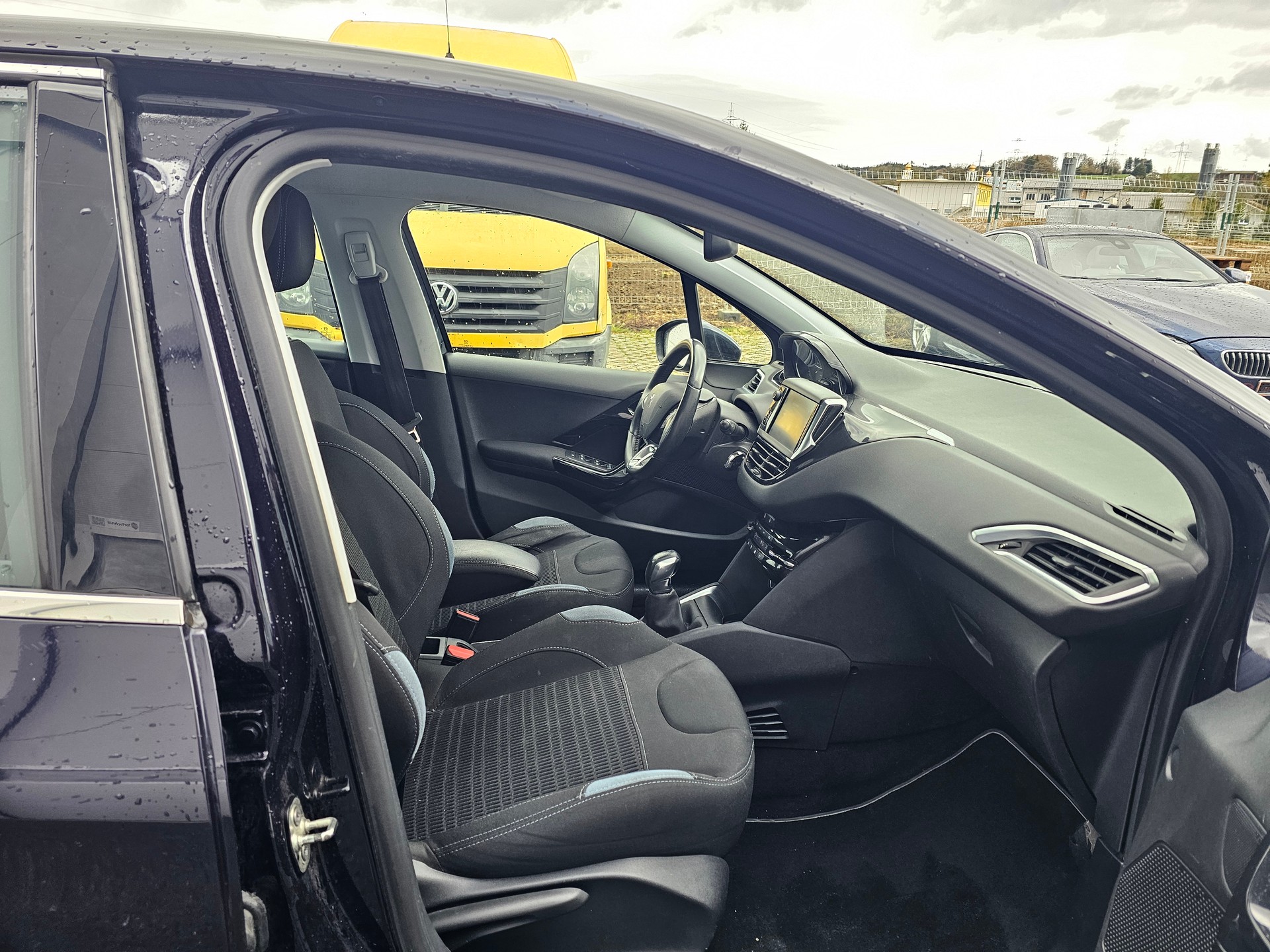PEUGEOT 208 1.6 VTI Allure-image-9