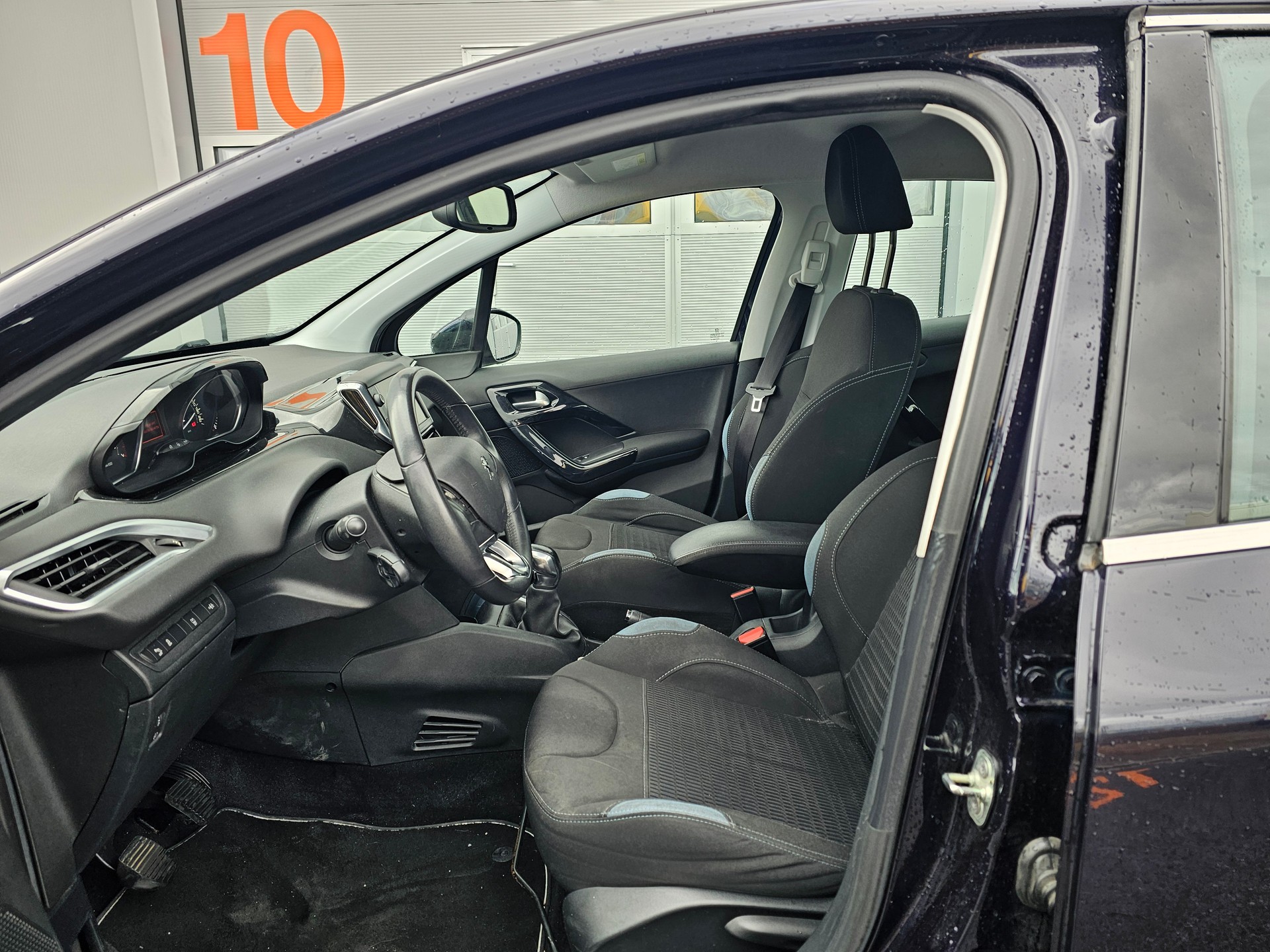PEUGEOT 208 1.6 VTI Allure-image-8