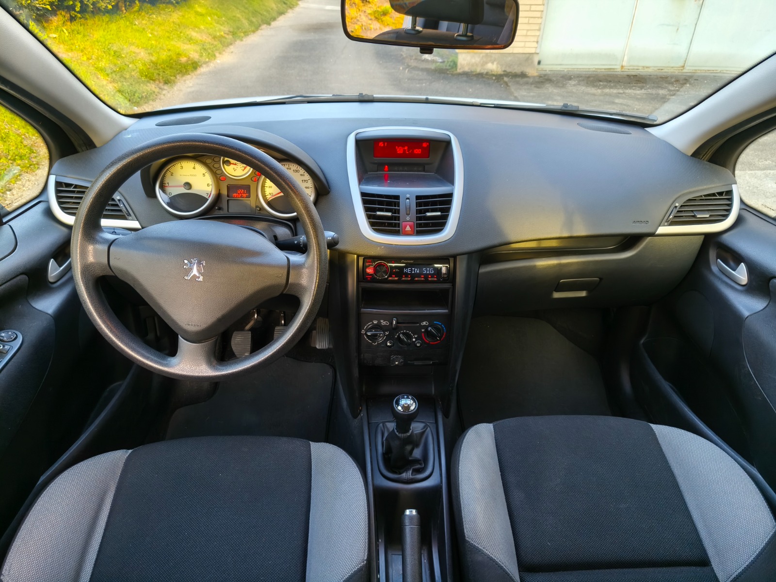 PEUGEOT 207 1.4 16V Sport-image-6