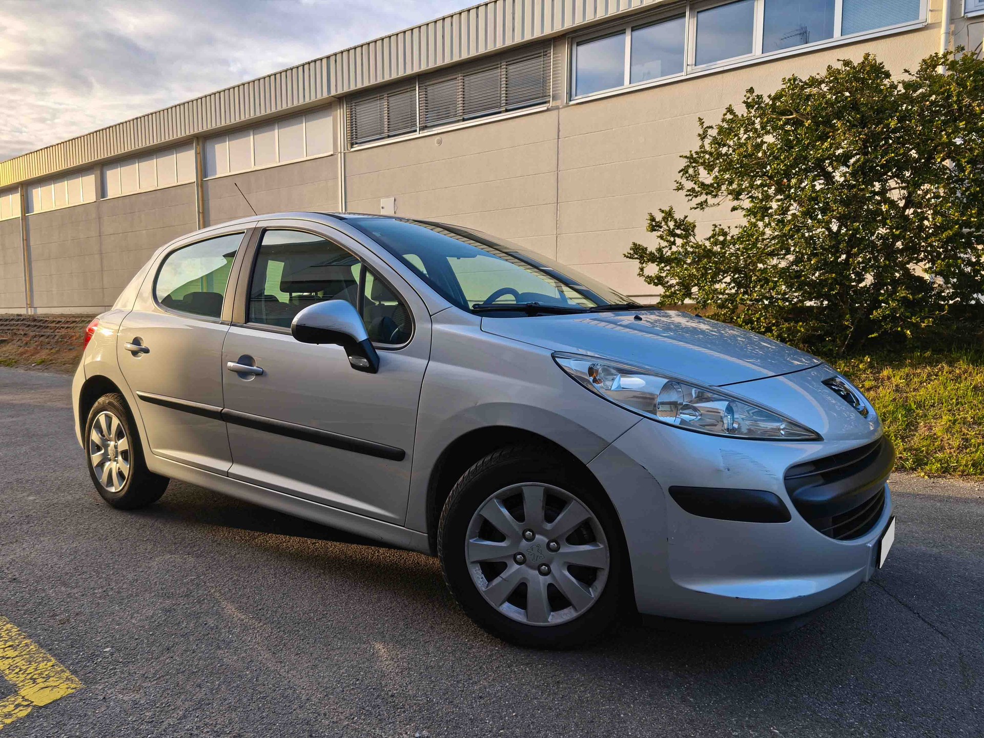 PEUGEOT 207 1.4 16V Sport-image-9