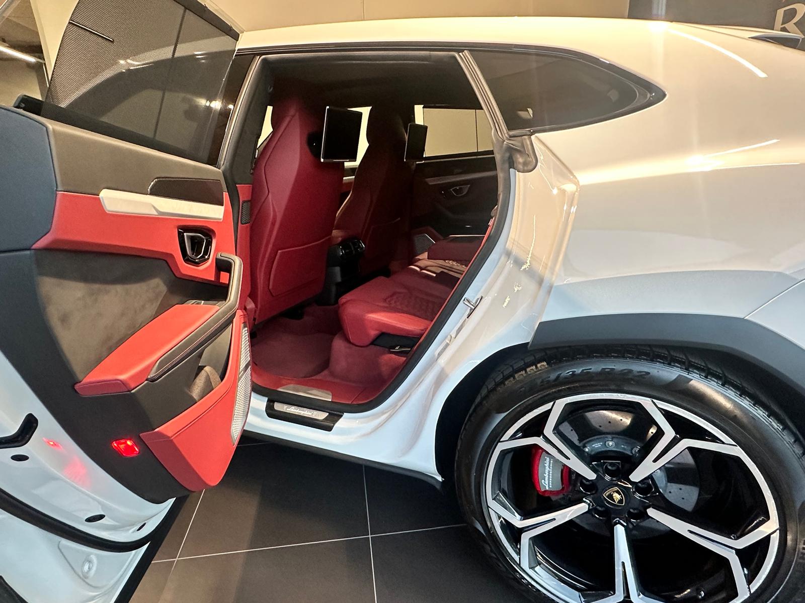LAMBORGHINI Urus E-Gear-image-9