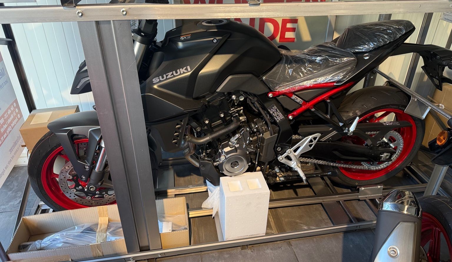 SUZUKI GSX-8S