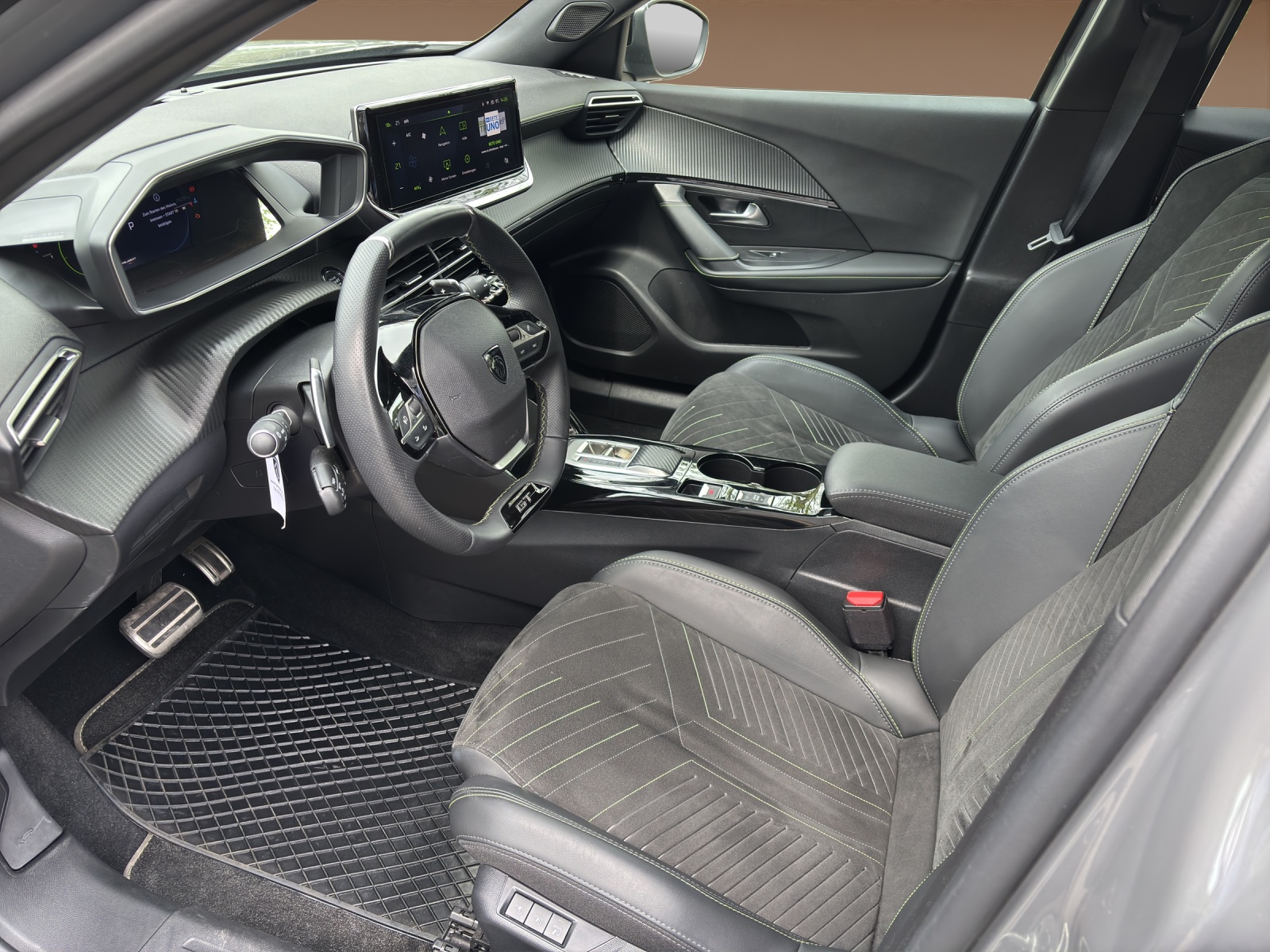 PEUGEOT 2008 1.2 PureTech GT-image-8