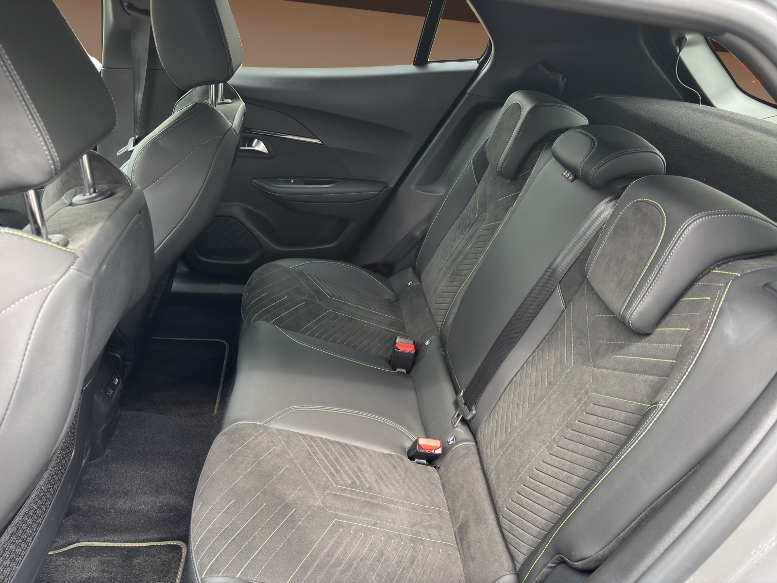 PEUGEOT 2008 1.2 PureTech GT-image-11