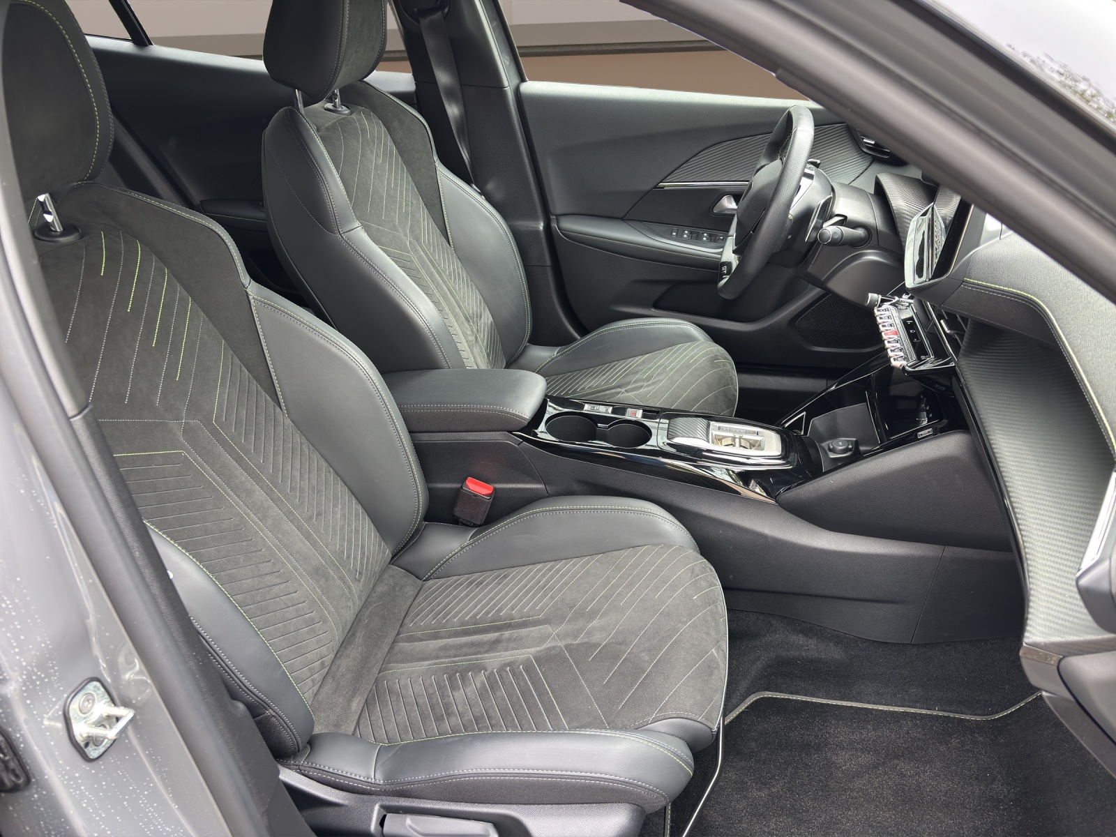 PEUGEOT 2008 1.2 PureTech GT-image-9