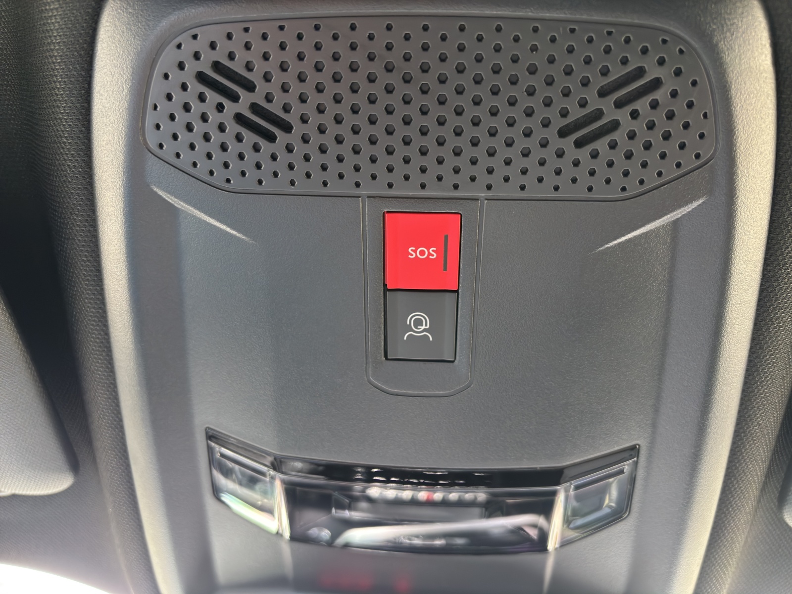 PEUGEOT 2008 1.2 PureTech GT-image-19