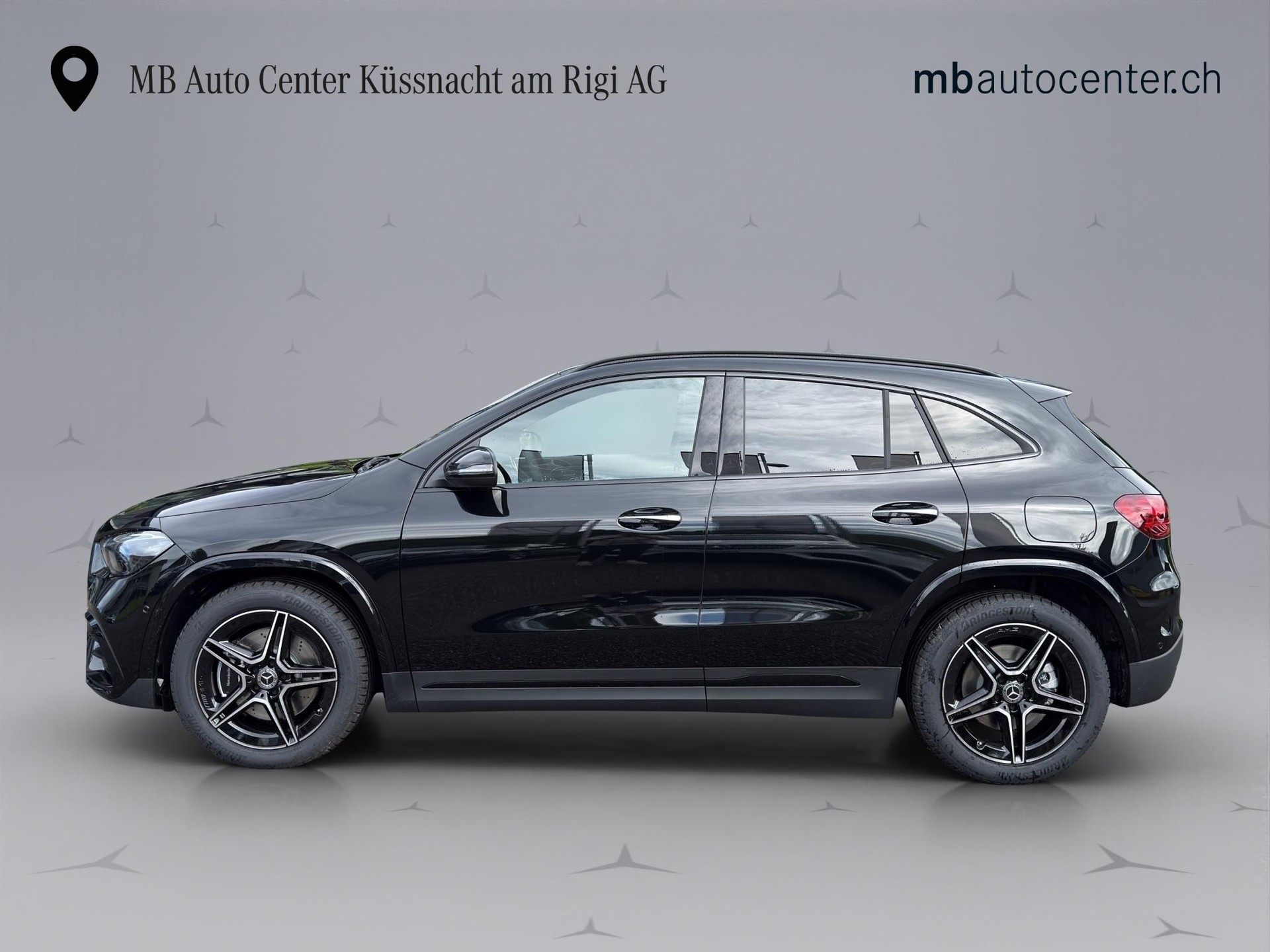 MERCEDES-BENZ GLA 250 Swiss Star AMG Line 4matic-showroom-element-2