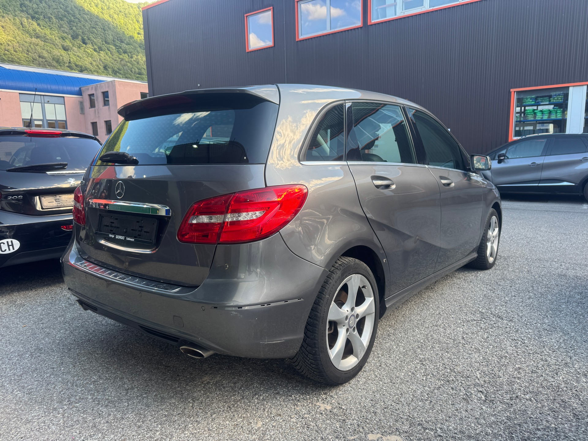 MERCEDES-BENZ B 180 7G-DCT-image-2